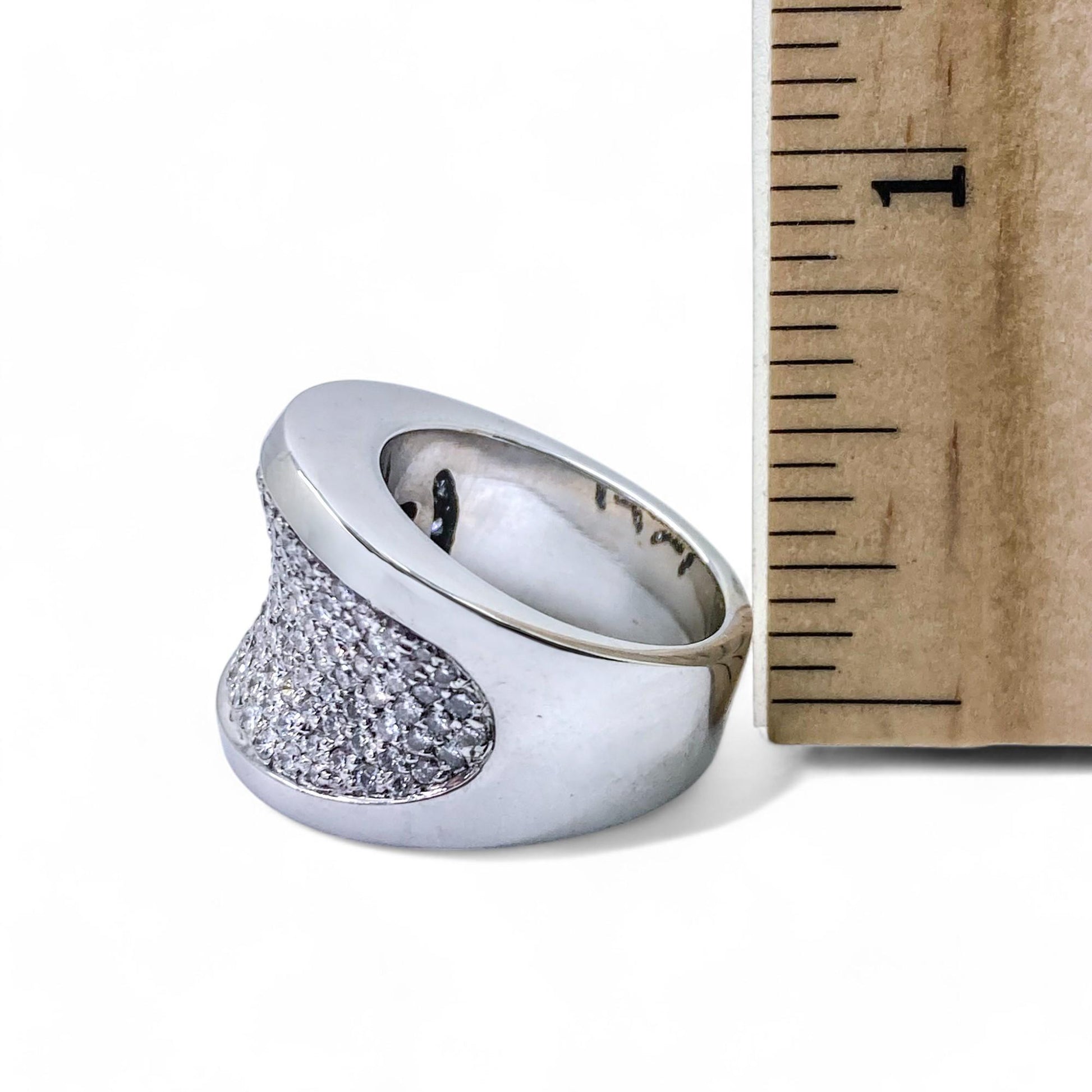 1.8 cttw White Diamond Saddle Ring in 18K White Gold 6.5 US 21.2 g