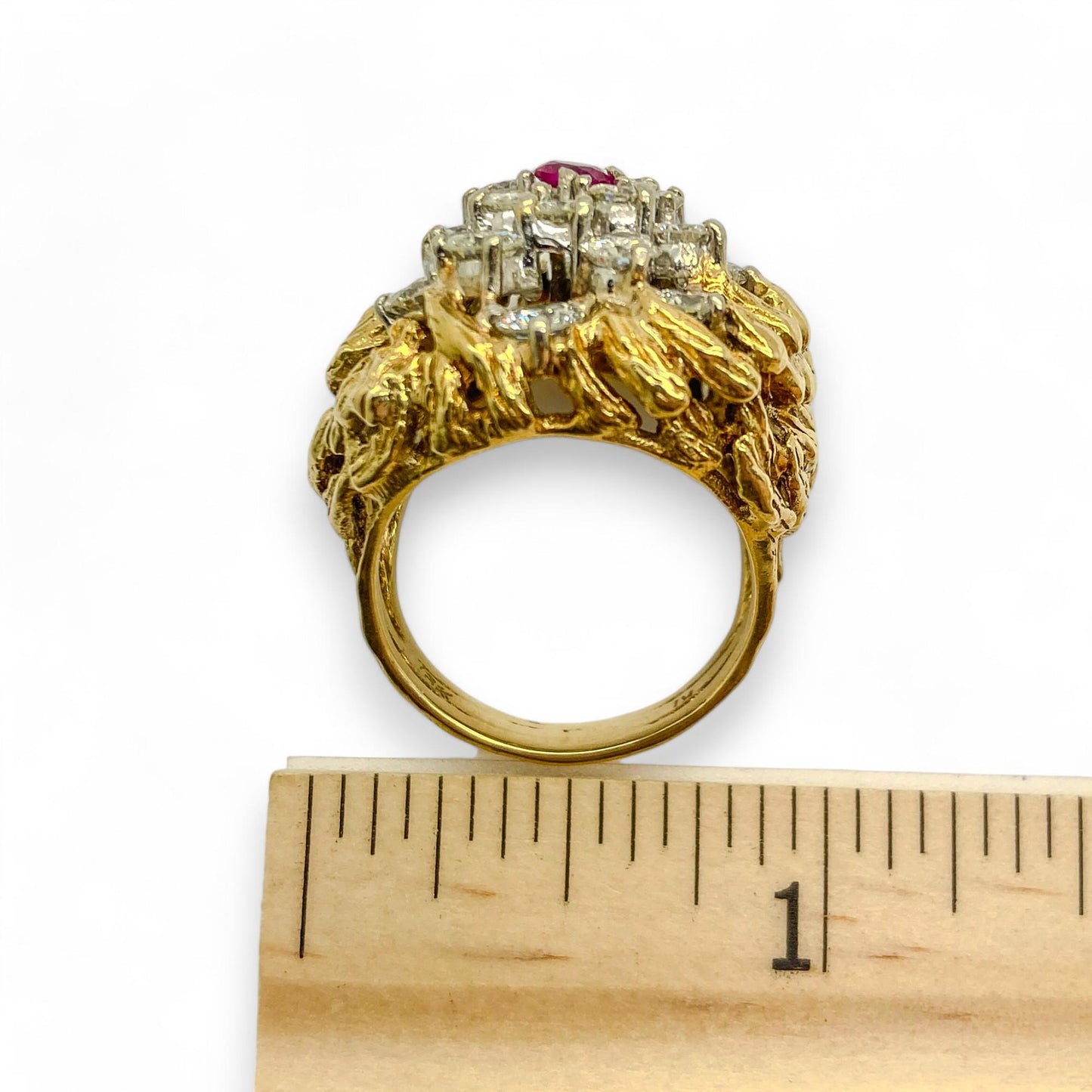 Diamond and Ruby Vintage Ring in 18K Yellow Gold 7US 14.5g