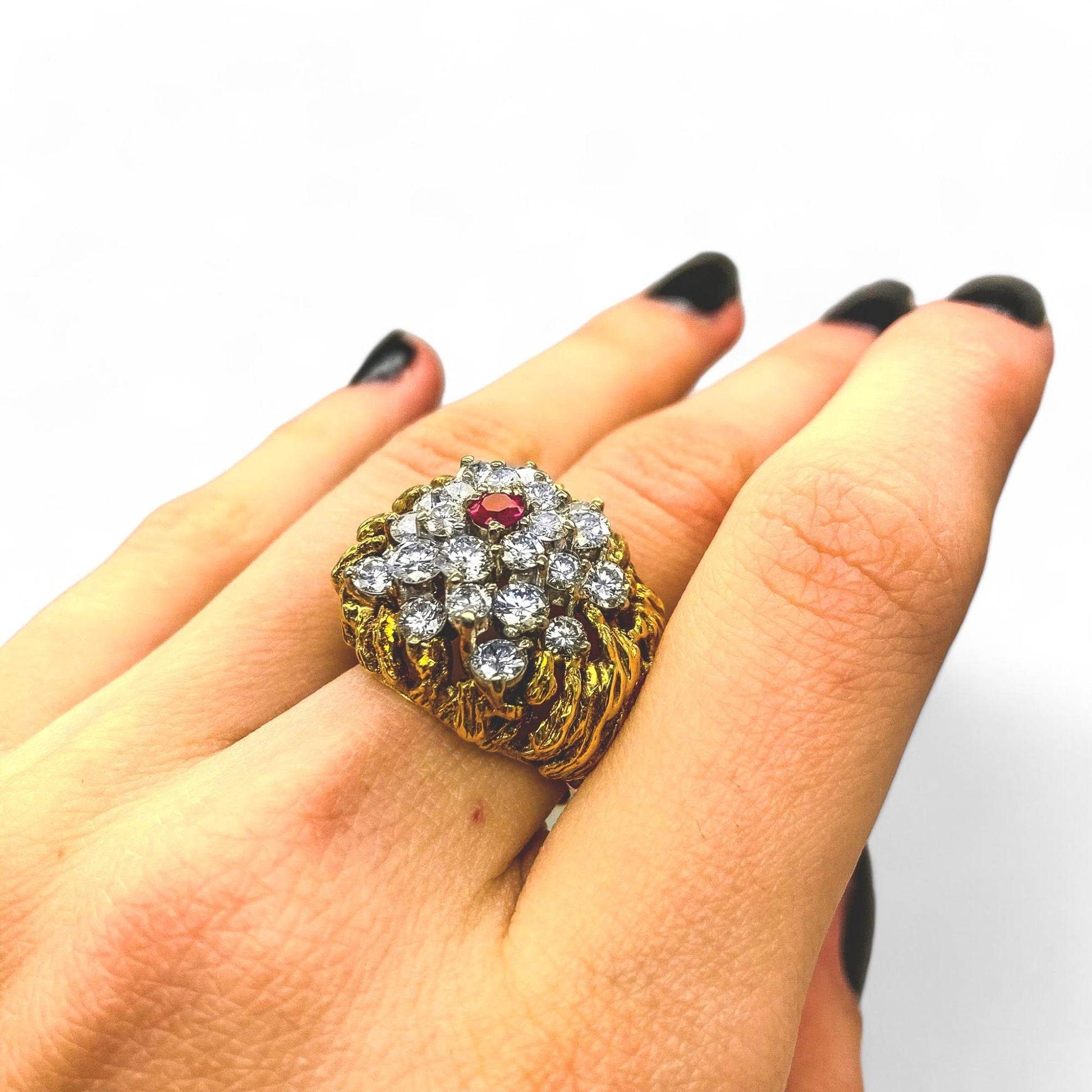 Diamond and Ruby Vintage Ring in 18K Yellow Gold 7US 14.5g