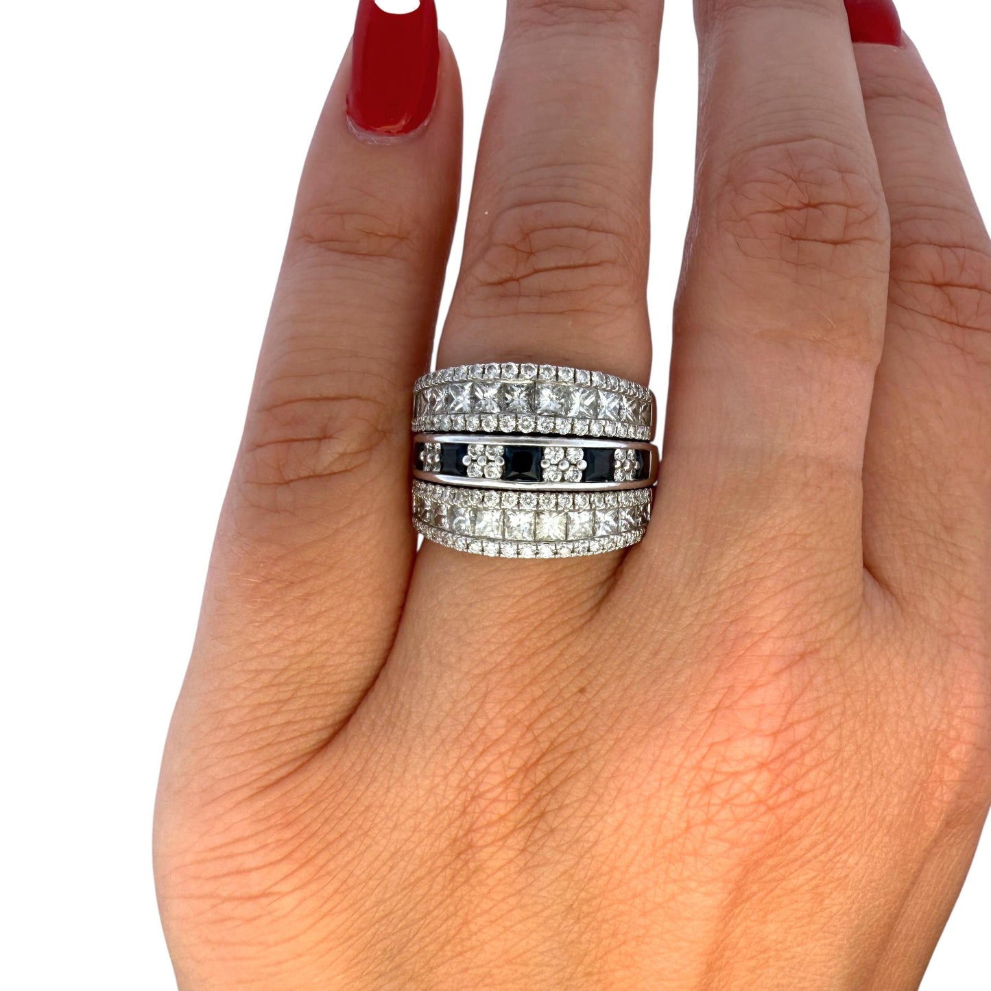 1.30cttw. White Diamond & Blue Sapphire Ring In 18k White Gold 7US 5.9g.