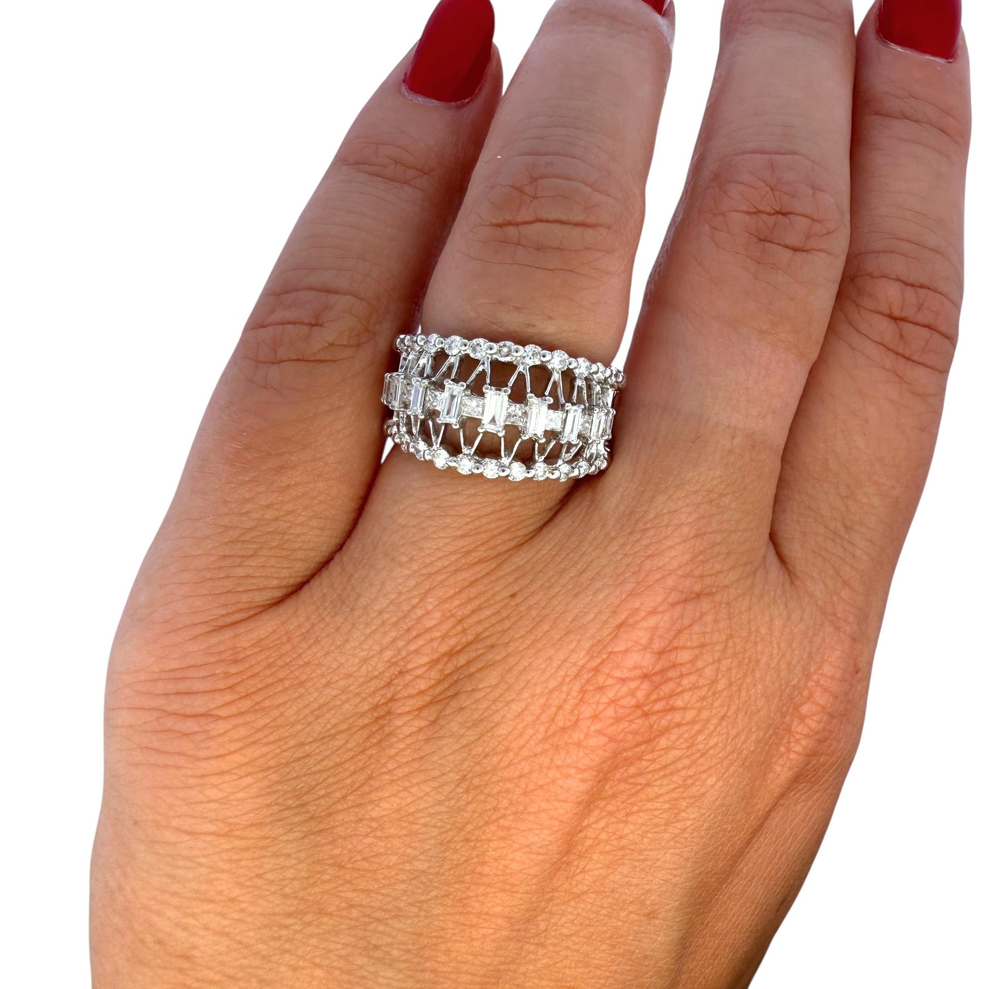 0.68 cttw. White Diamond Ring in 18k White Gold 6.25US 5.9g.