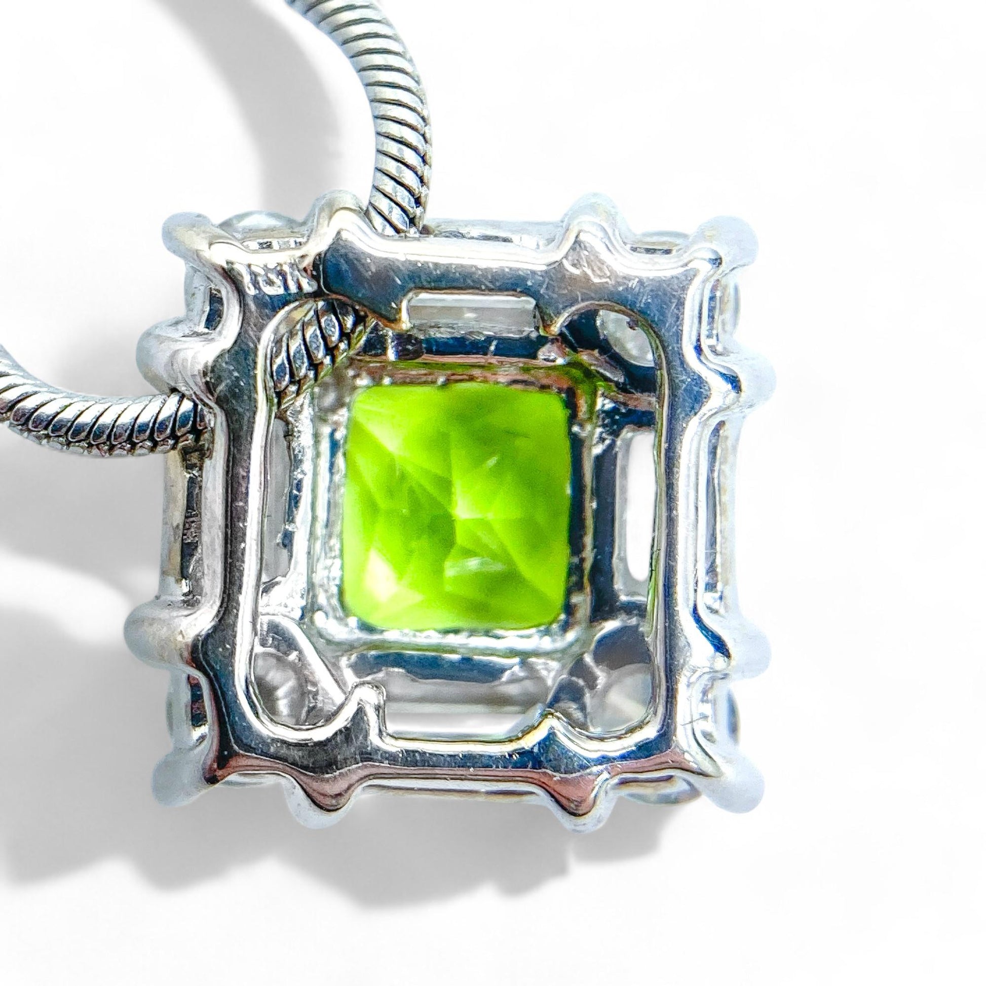 0.70 ct Peridot & 0.84 cttw Diamond Pendant Necklace in 18K White Gold 5.9g