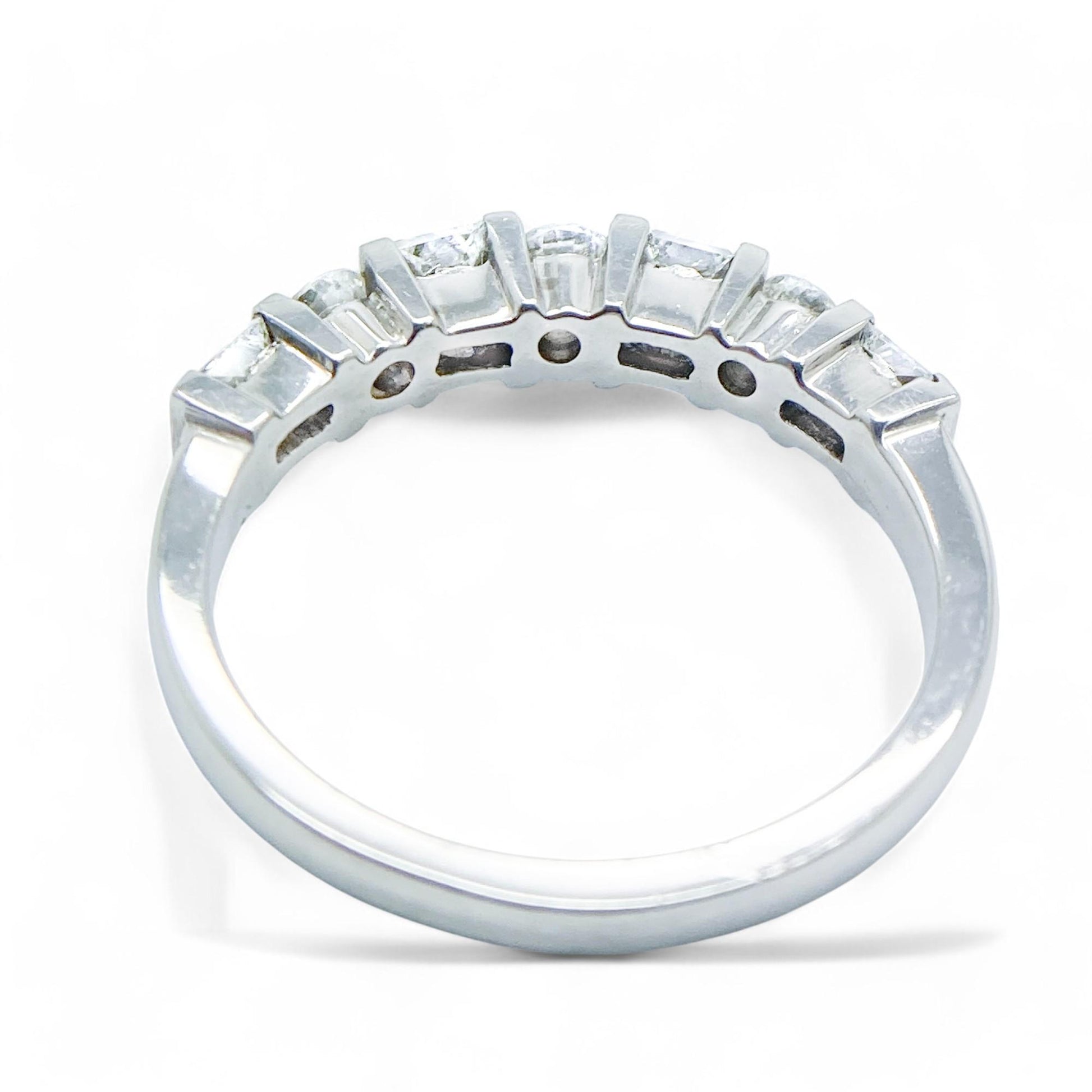 0.82 cttw Diamond Band Ring in 14K White Gold 6.5 US 3.3g