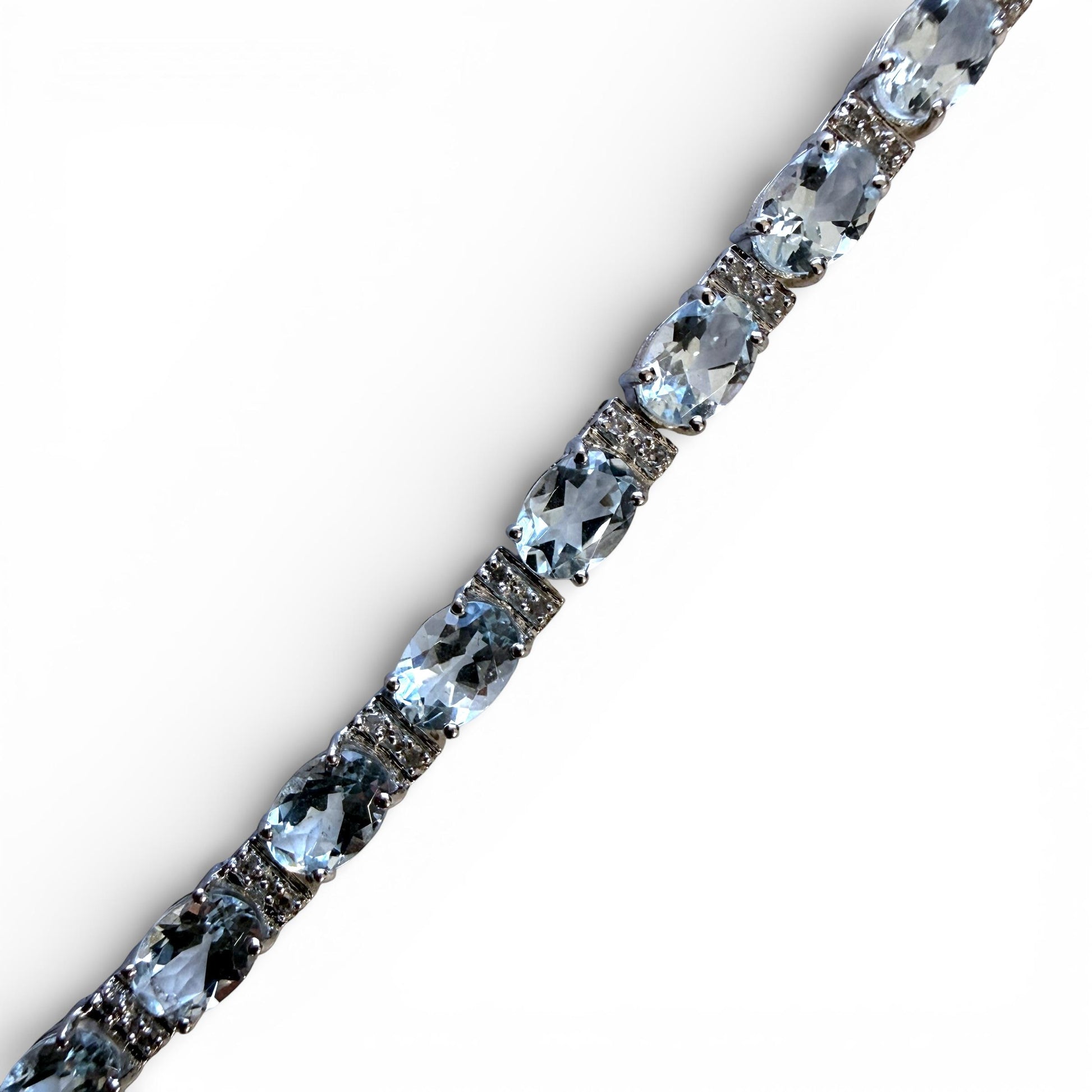 14k White Gold Aquamarine & 0.36cttw. White Diamond Bracelet 9.47g.