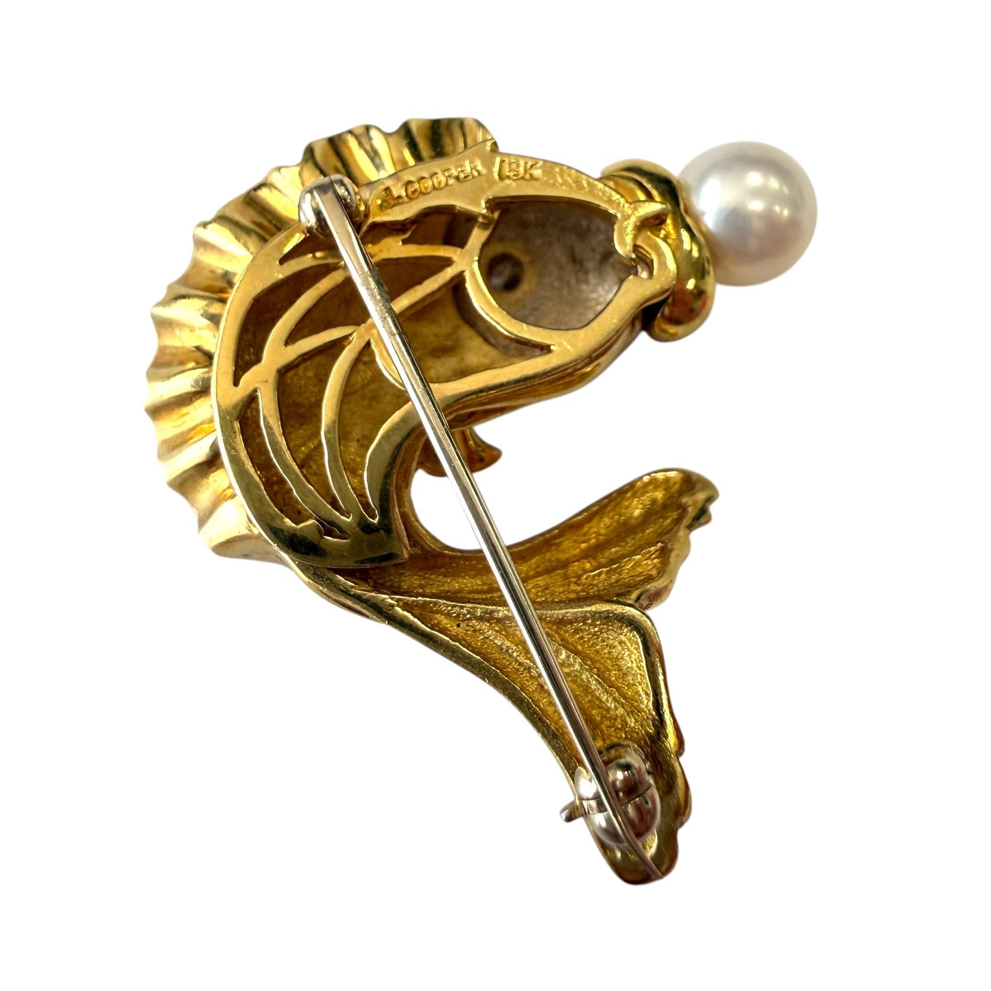 18k Yellow Gold Goldfish Pearl Brooch 14.85g.