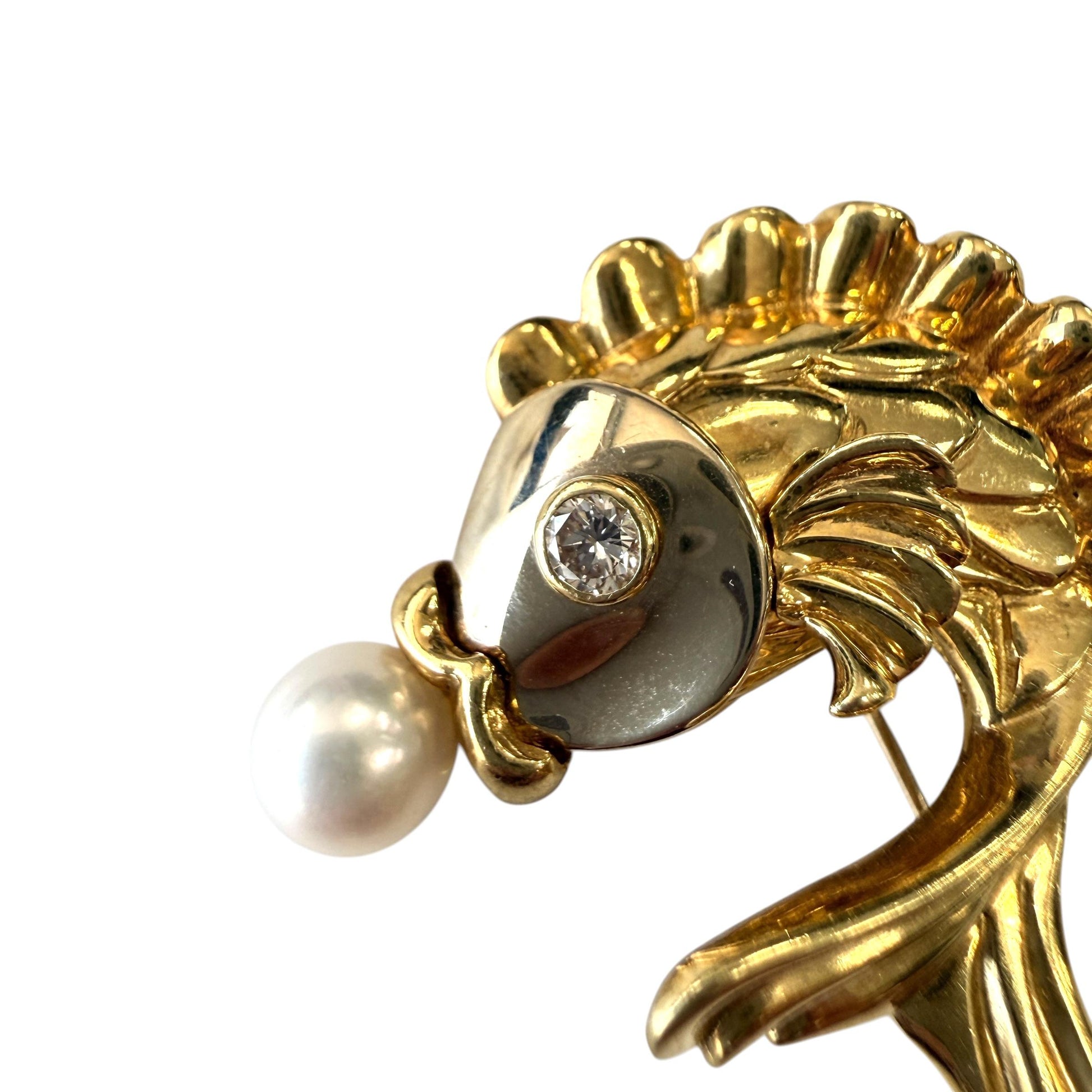 18k Yellow Gold Goldfish Pearl Brooch 14.85g.