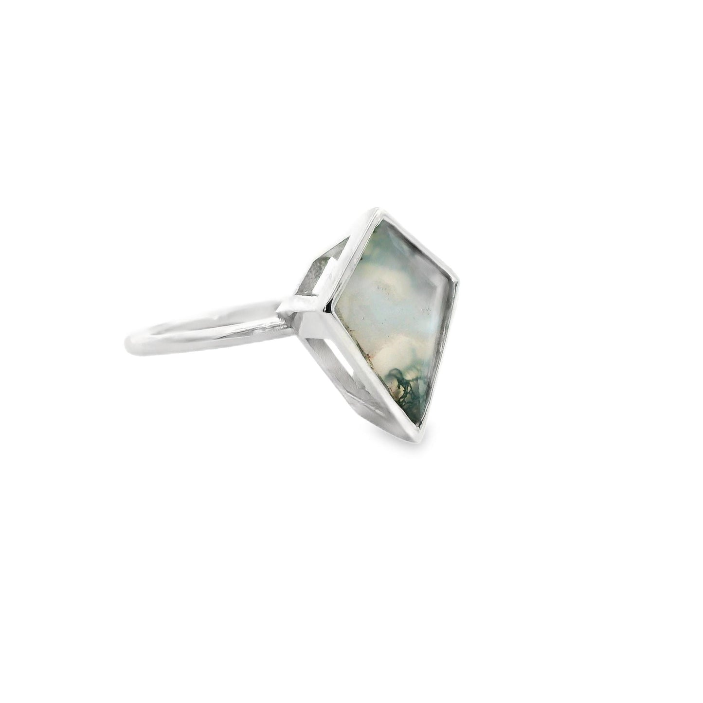Kite Shape Moss Agate Bezel Ring in 14k White Gold 6.5US 2.9g.