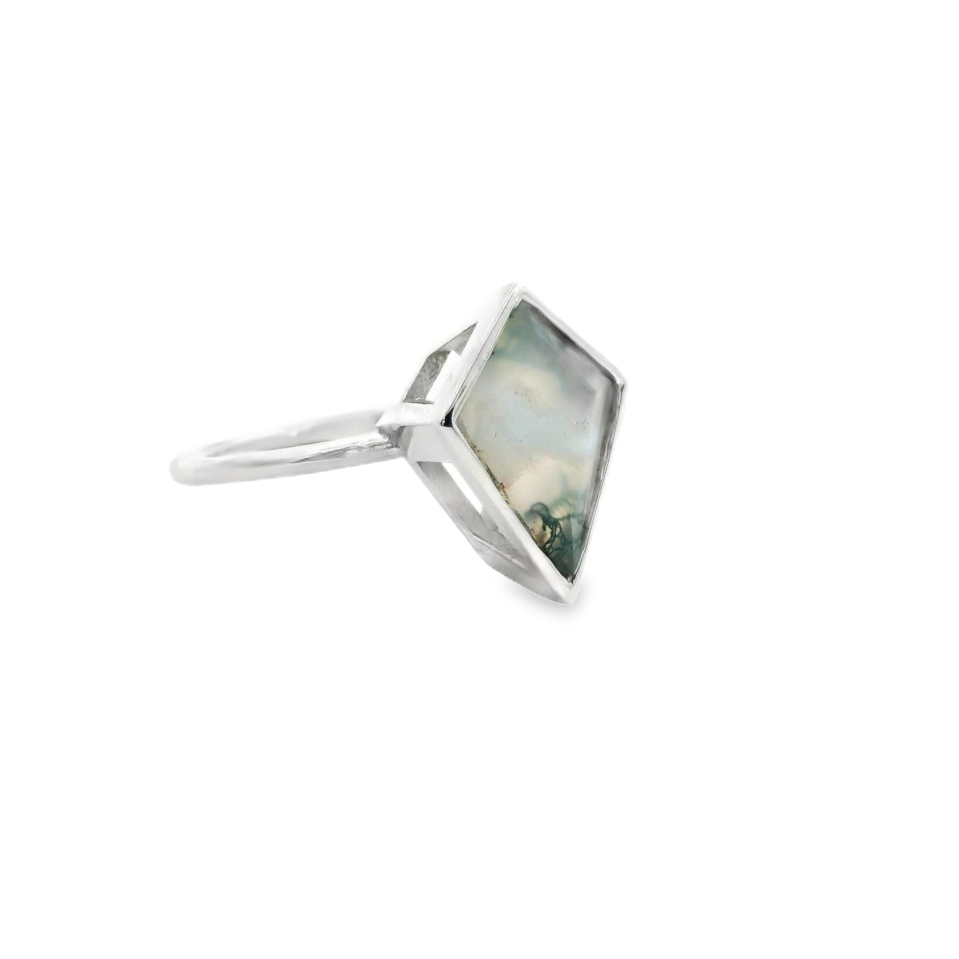 Kite Shape Moss Agate Bezel Ring in 14k White Gold 6.5US 2.9g.
