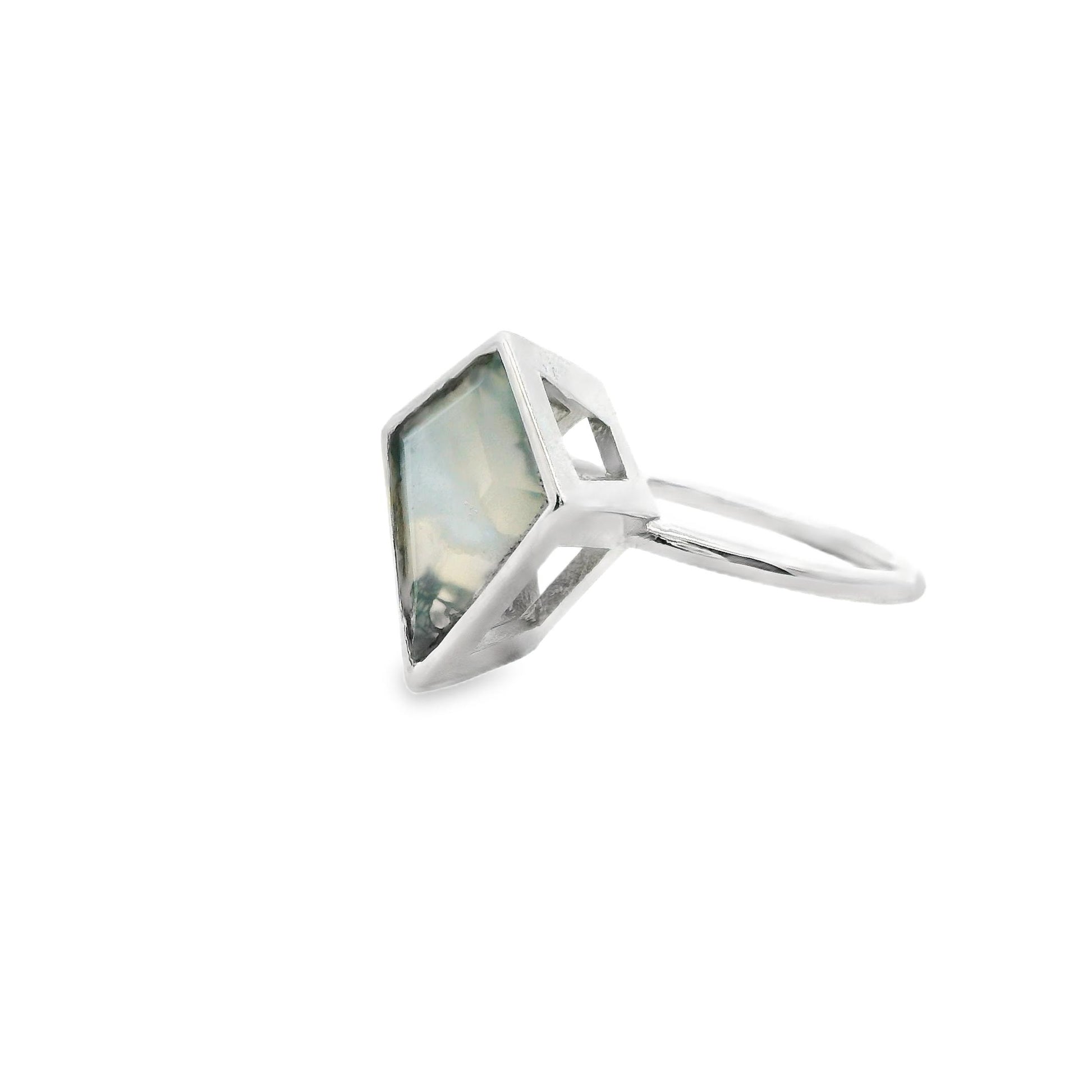 Kite Shape Moss Agate Bezel Ring in 14k White Gold 6.5US 2.9g.