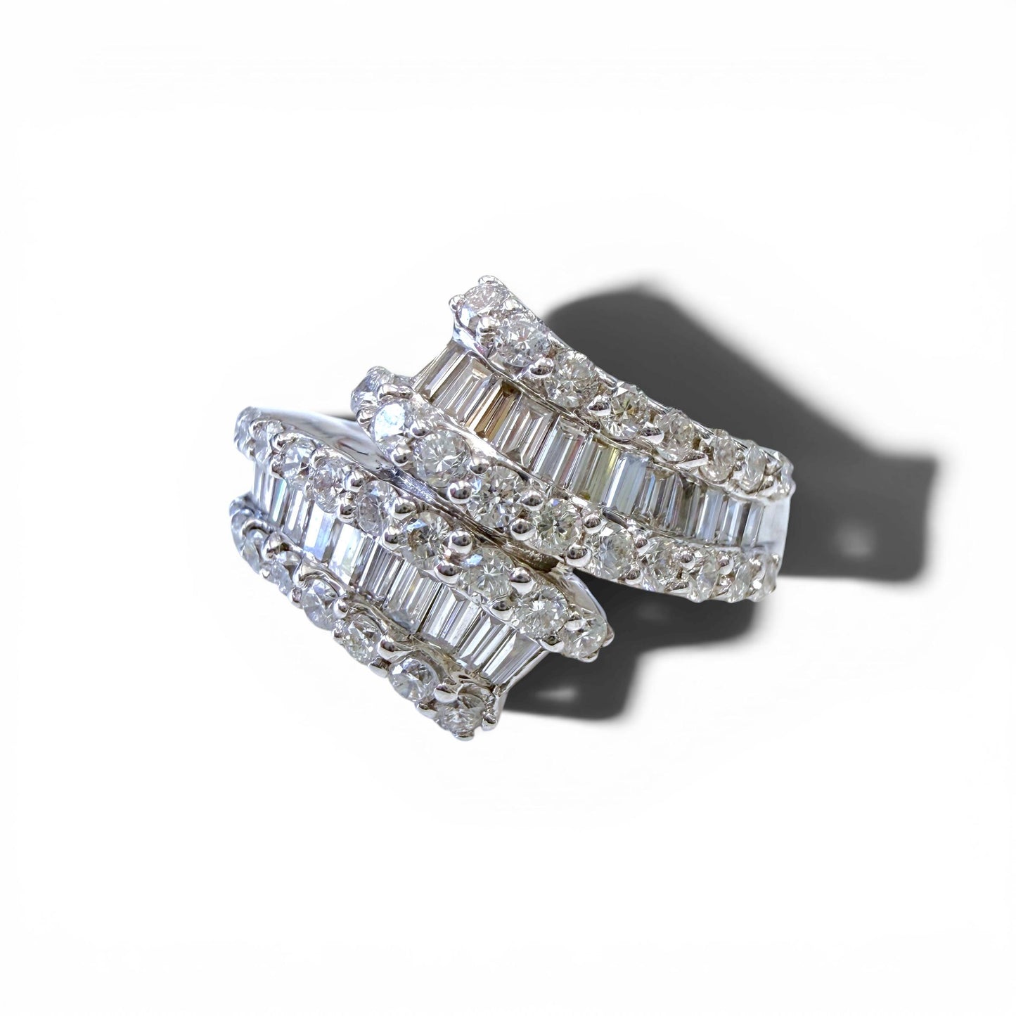 1.50cttw. White Diamond Fashion Ring in 18k White Gold 7.5US 8.1g.