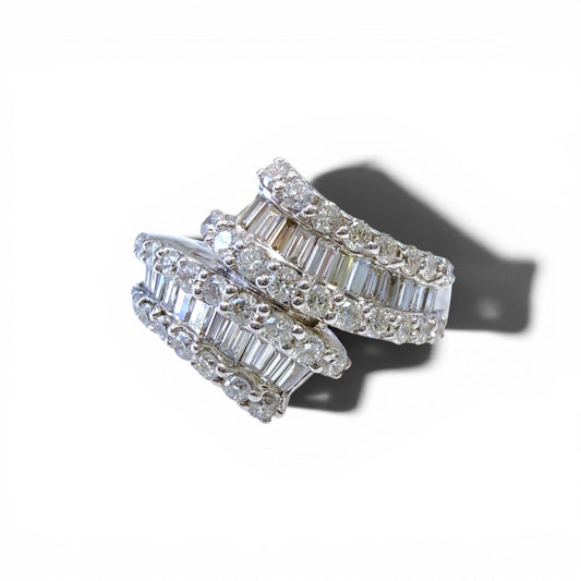 1.50cttw. White Diamond Fashion Ring in 18k White Gold 7.5US 8.1g.