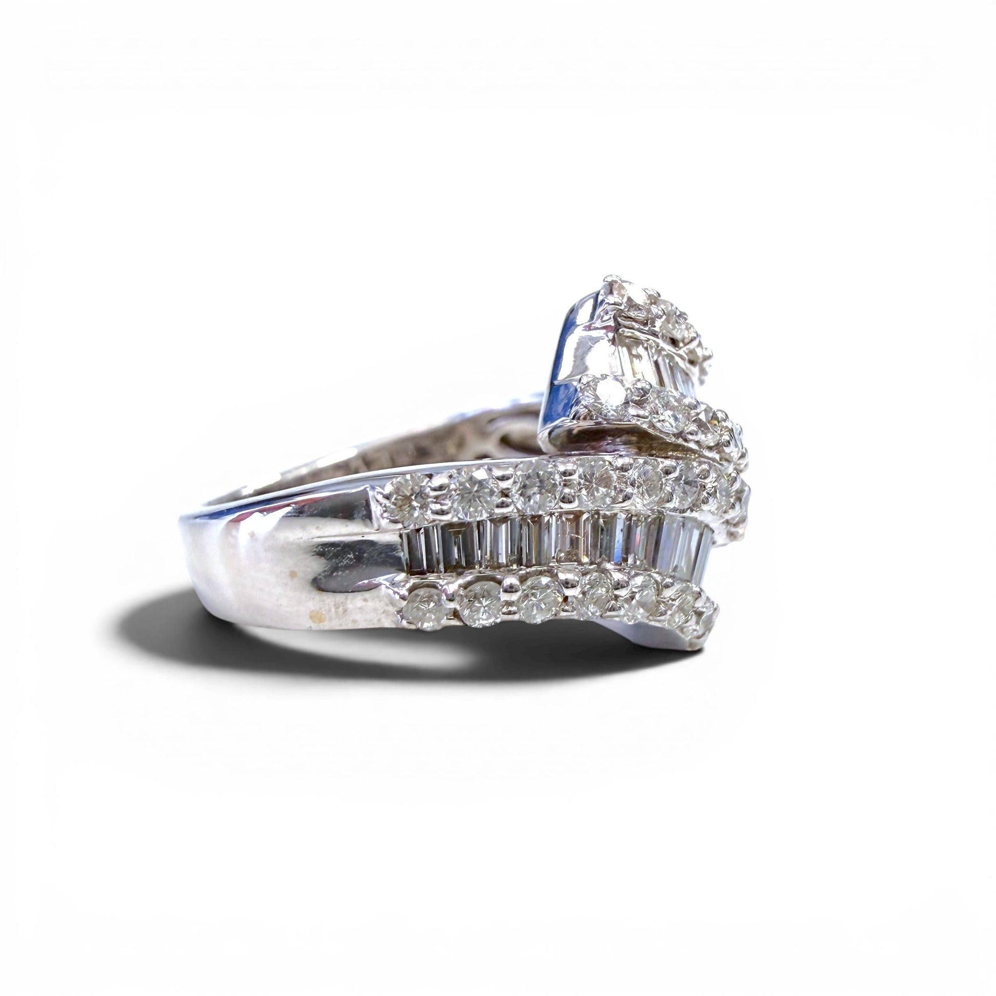 1.50cttw. White Diamond Fashion Ring in 18k White Gold 7.5US 8.1g.