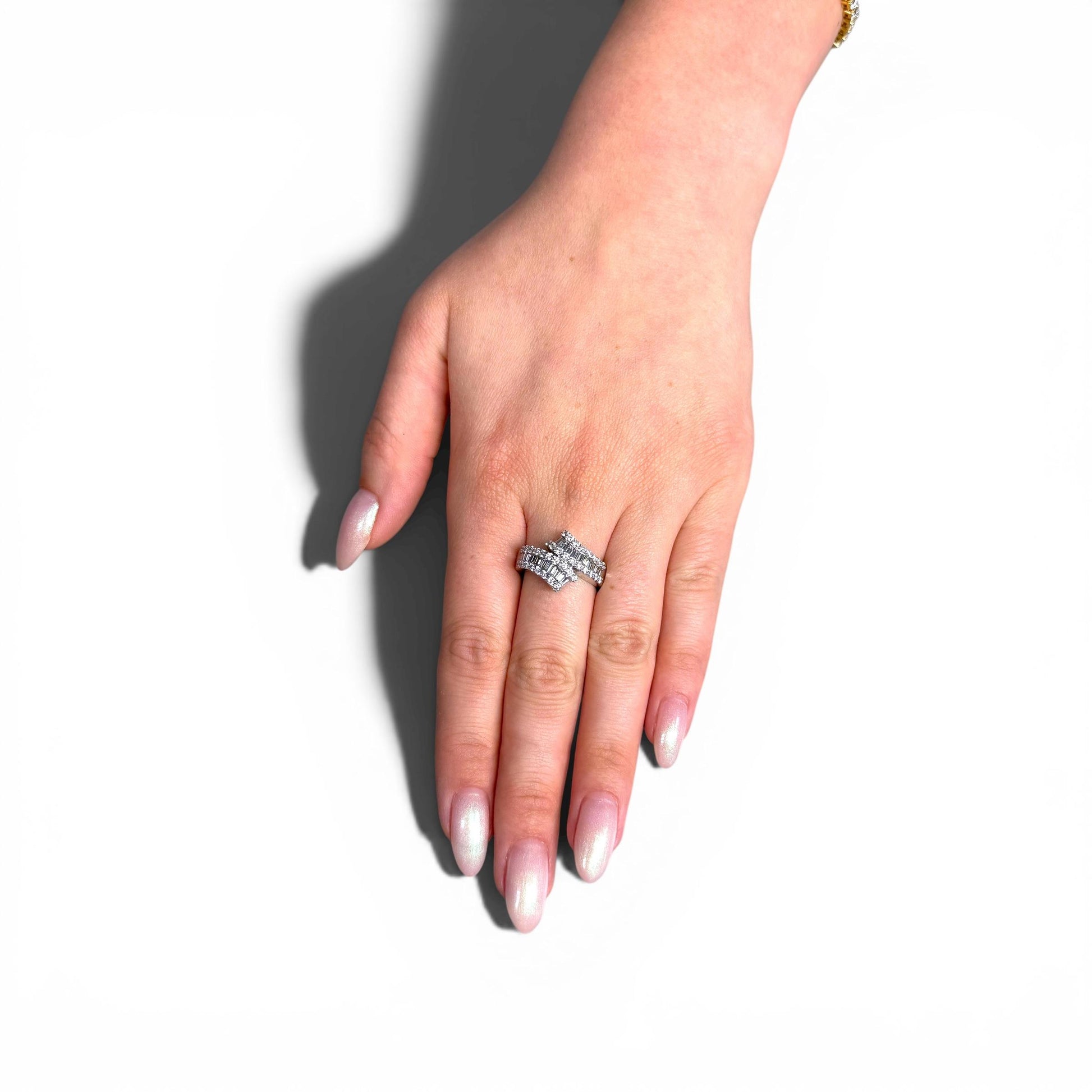 1.50cttw. White Diamond Fashion Ring in 18k White Gold 7.5US 8.1g.