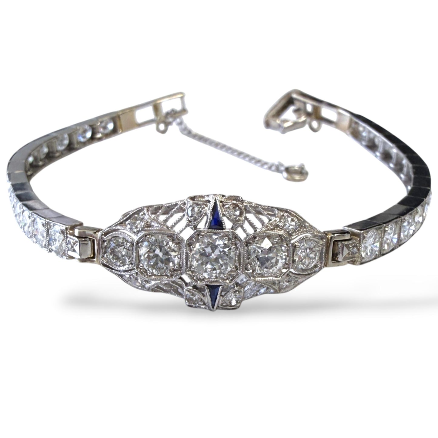 5.39cttw. White Diamond Vintage Bracelet in Platinum 15.85g.