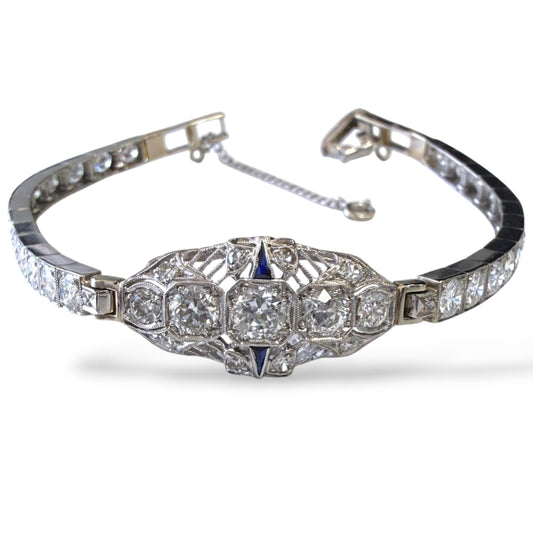 5.39cttw. White Diamond Vintage Bracelet in Platinum 15.85g.