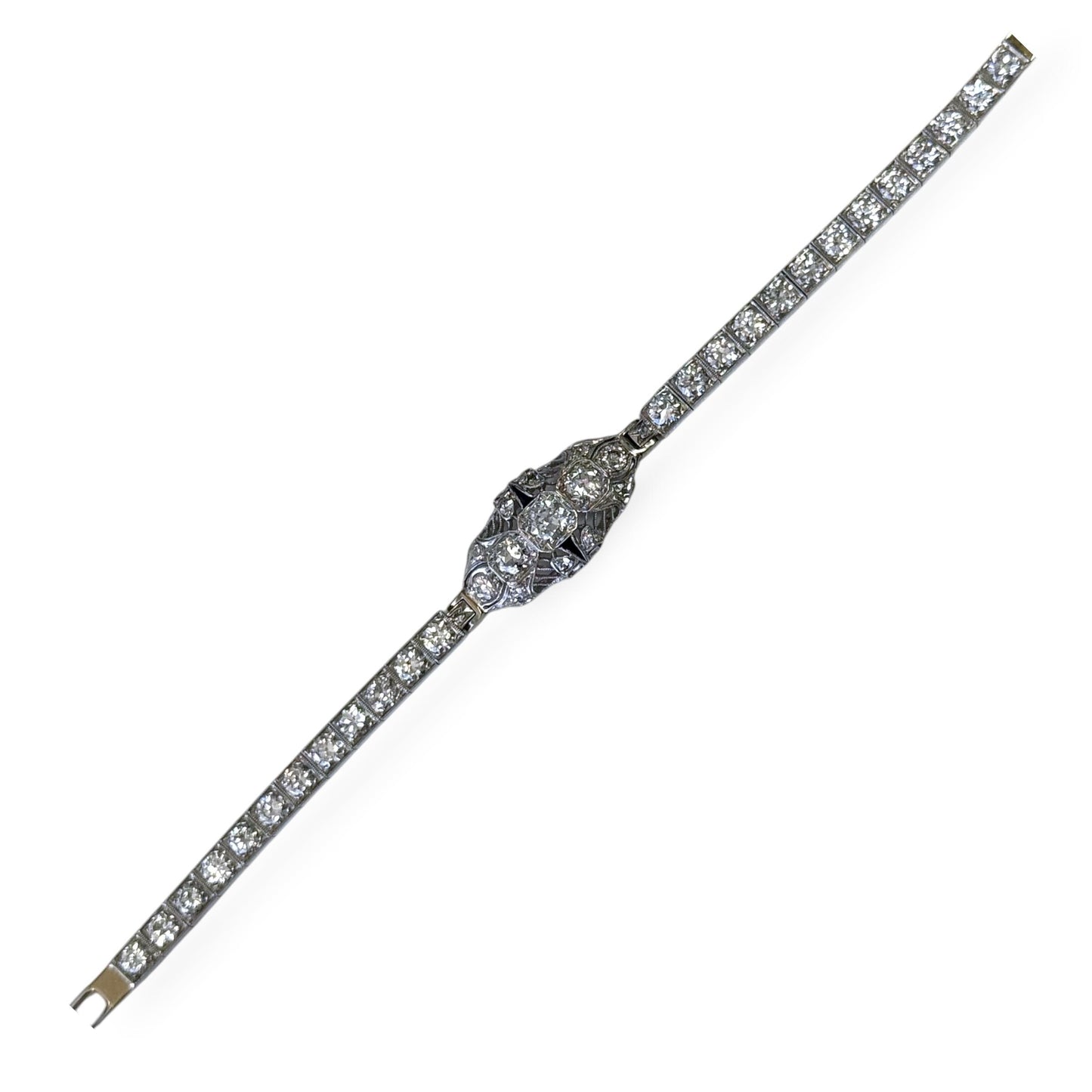 5.39cttw. White Diamond Vintage Bracelet in Platinum 15.85g.