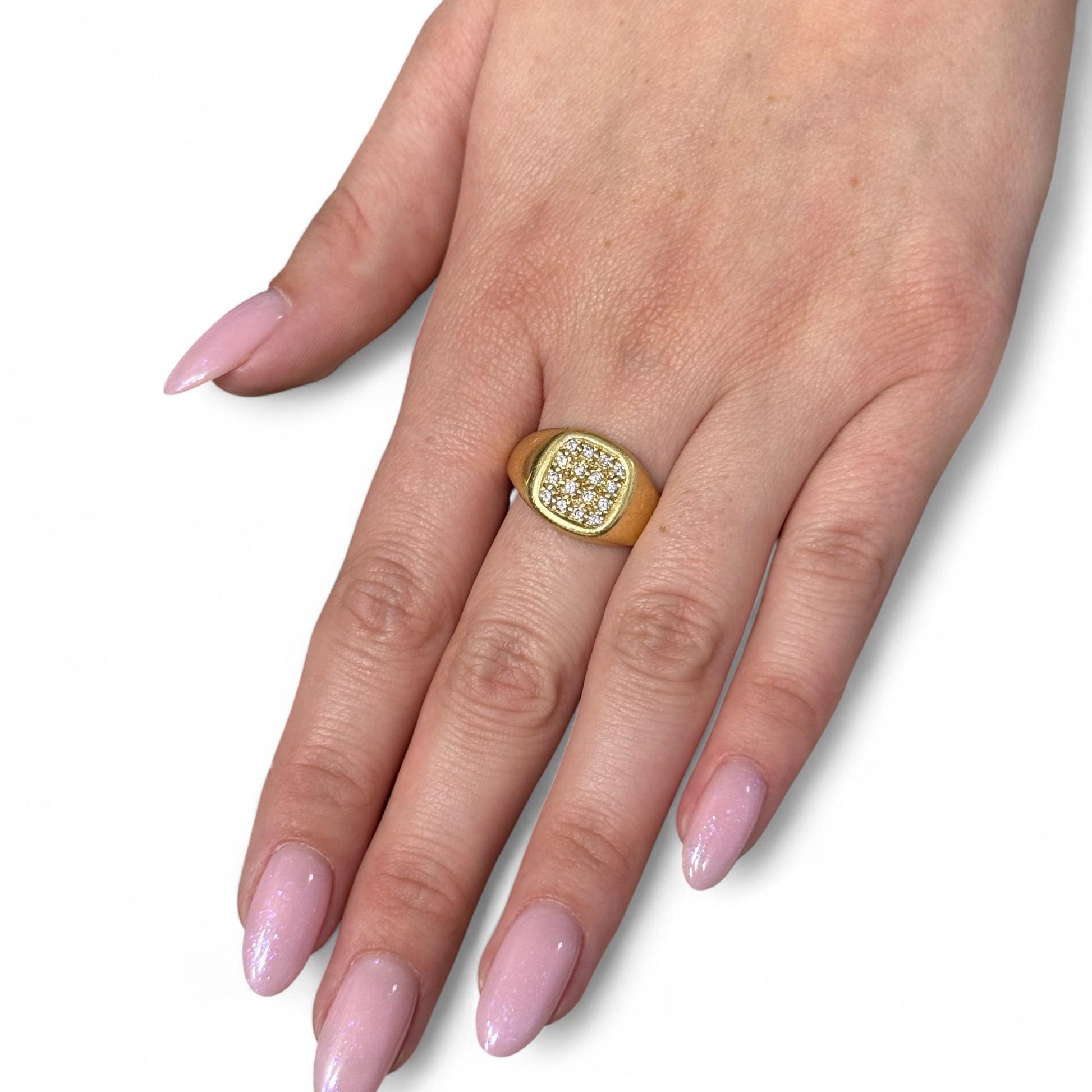 0.25 cttw. White Diamond Yellow Gold Signet Ring 7.75US 10,83g.