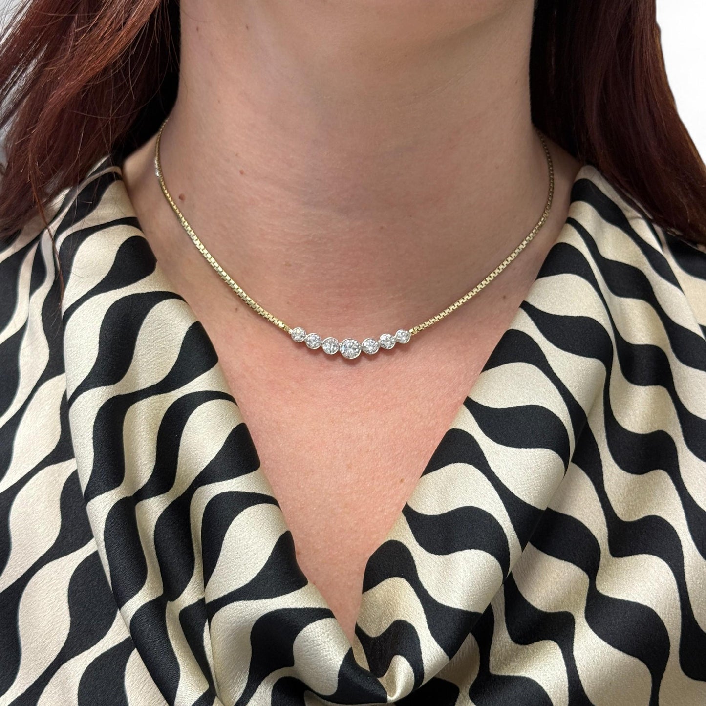2.78cttw. White Diamond Graguated Necklace in 14k Yellow Gold 6.6g.