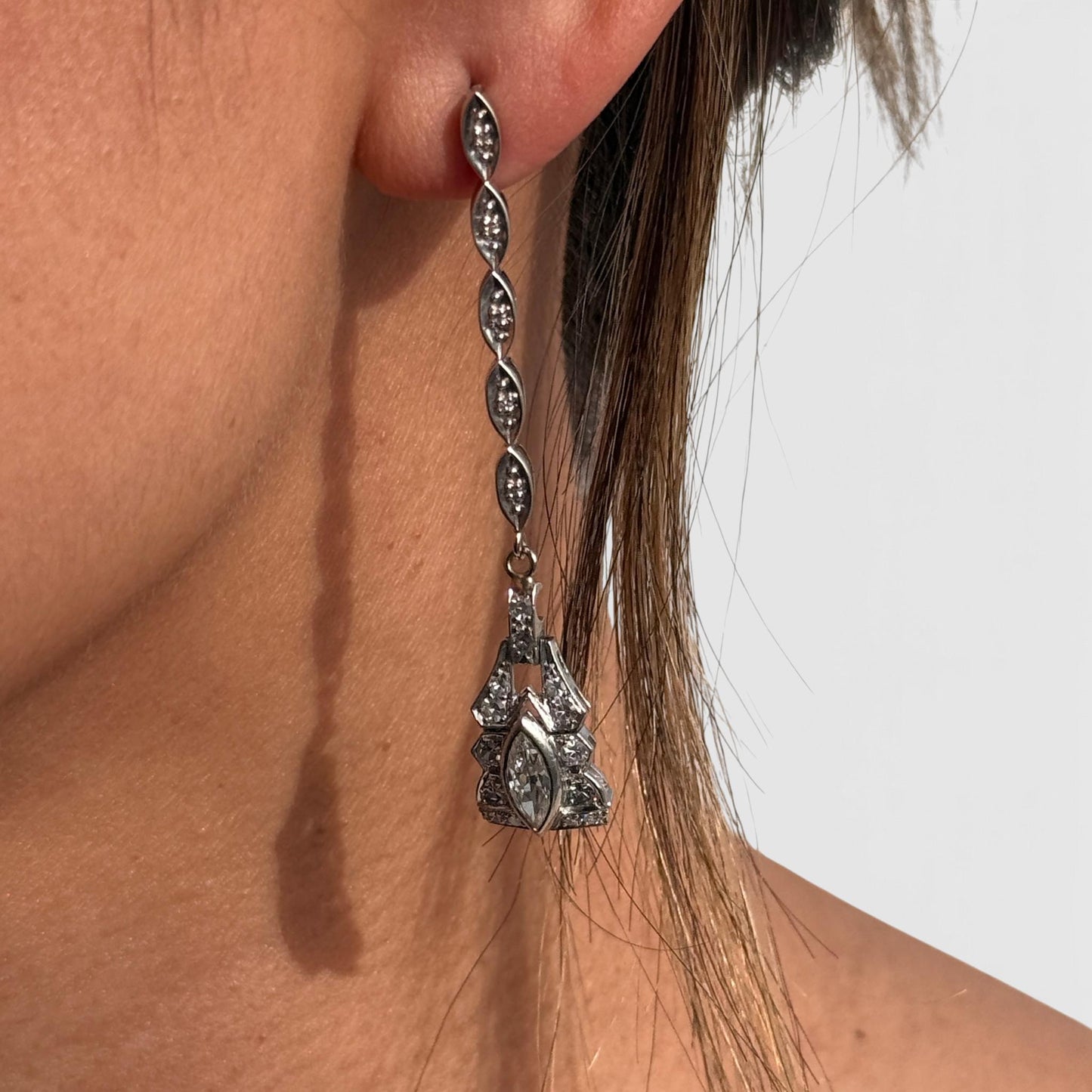 1.74cttw. White Diamond Vintage Drop Earrings in 14k White Gold 9.44g.