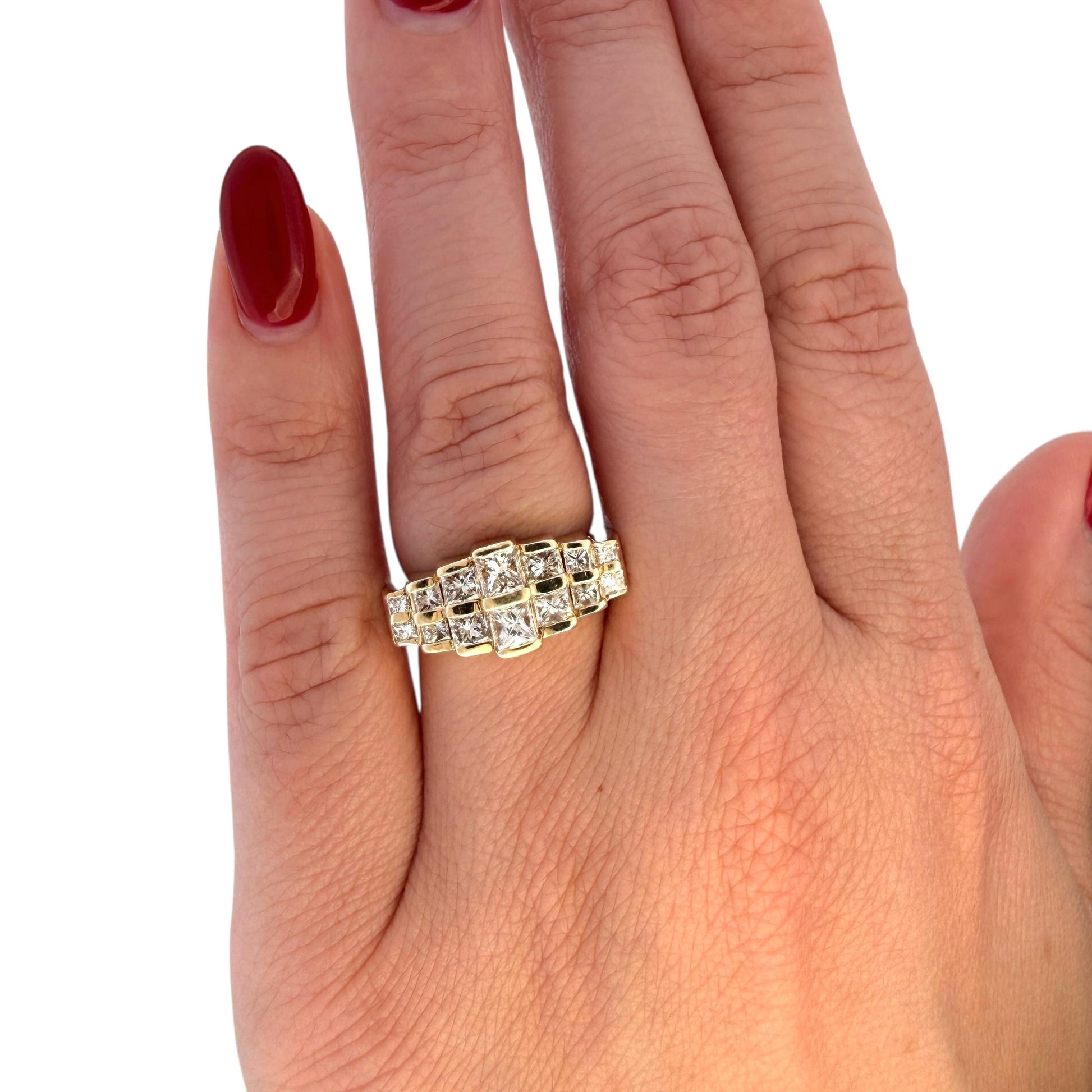 0.84cttw. White Diamond Ring in 14k Yellow Gold 6US 8.57g.