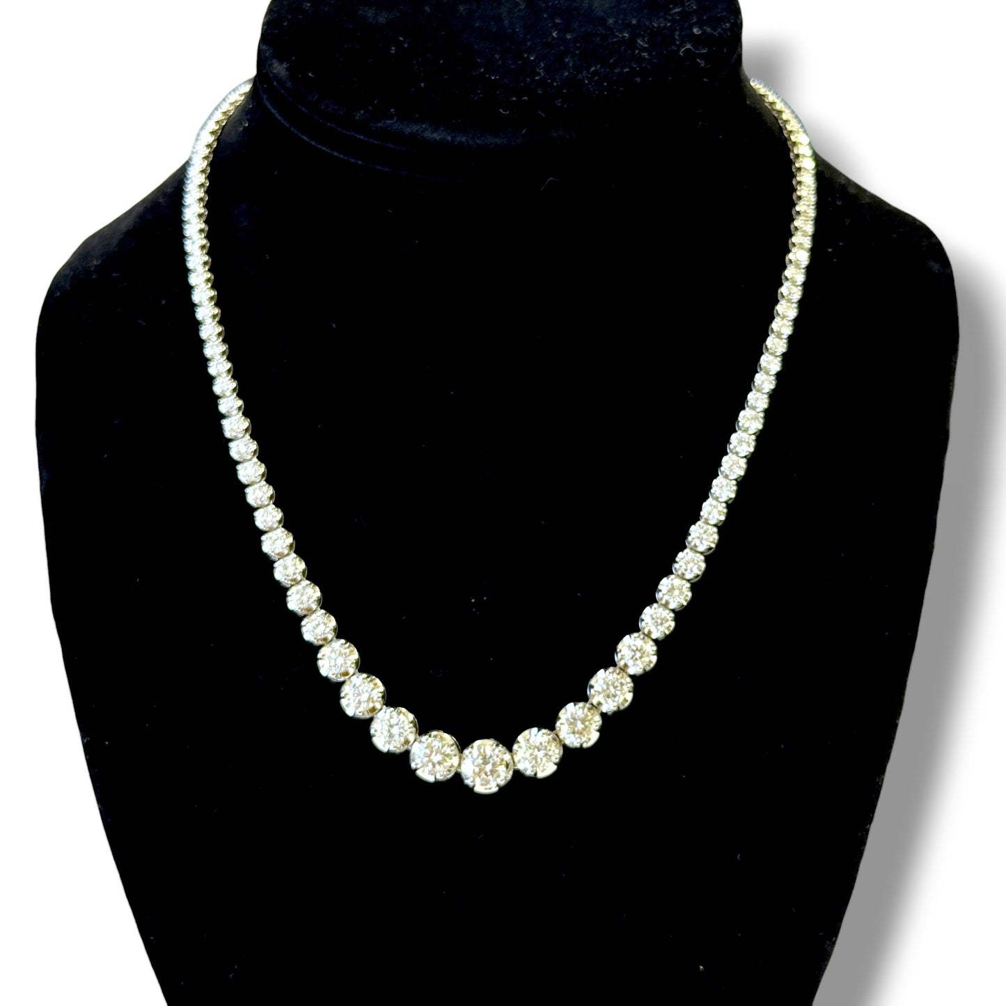 13.30cttw White Diamond Graguated Illusion Set Necklace in 14k White Gold 16.5"