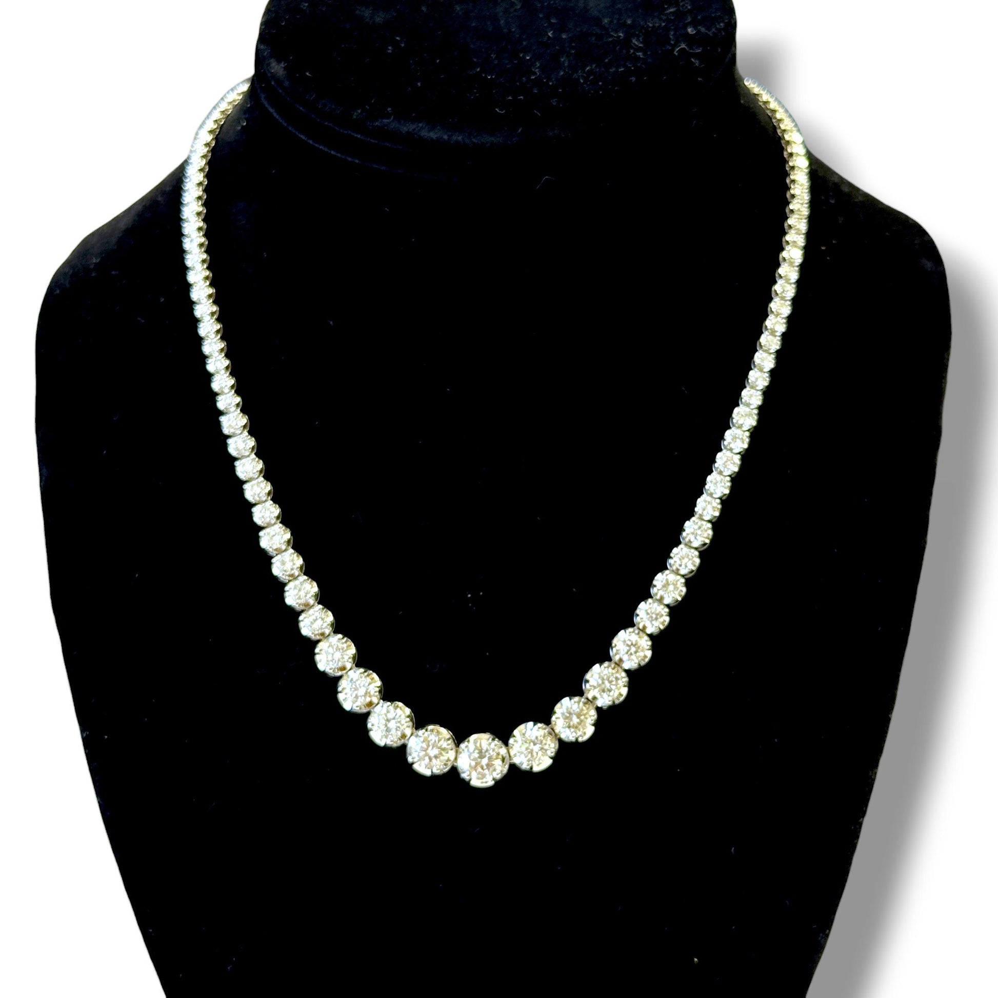 13.30cttw White Diamond Graguated Illusion Set Necklace in 14k White Gold 16.5"
