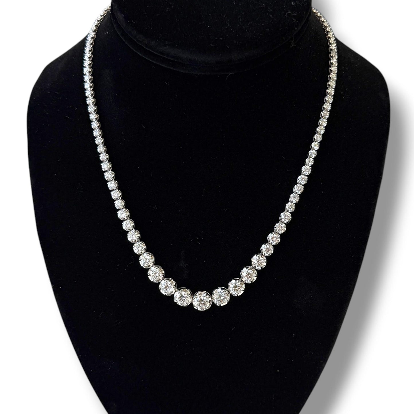 13.30cttw White Diamond Graguated Illusion Set Necklace in 14k White Gold 16.5"