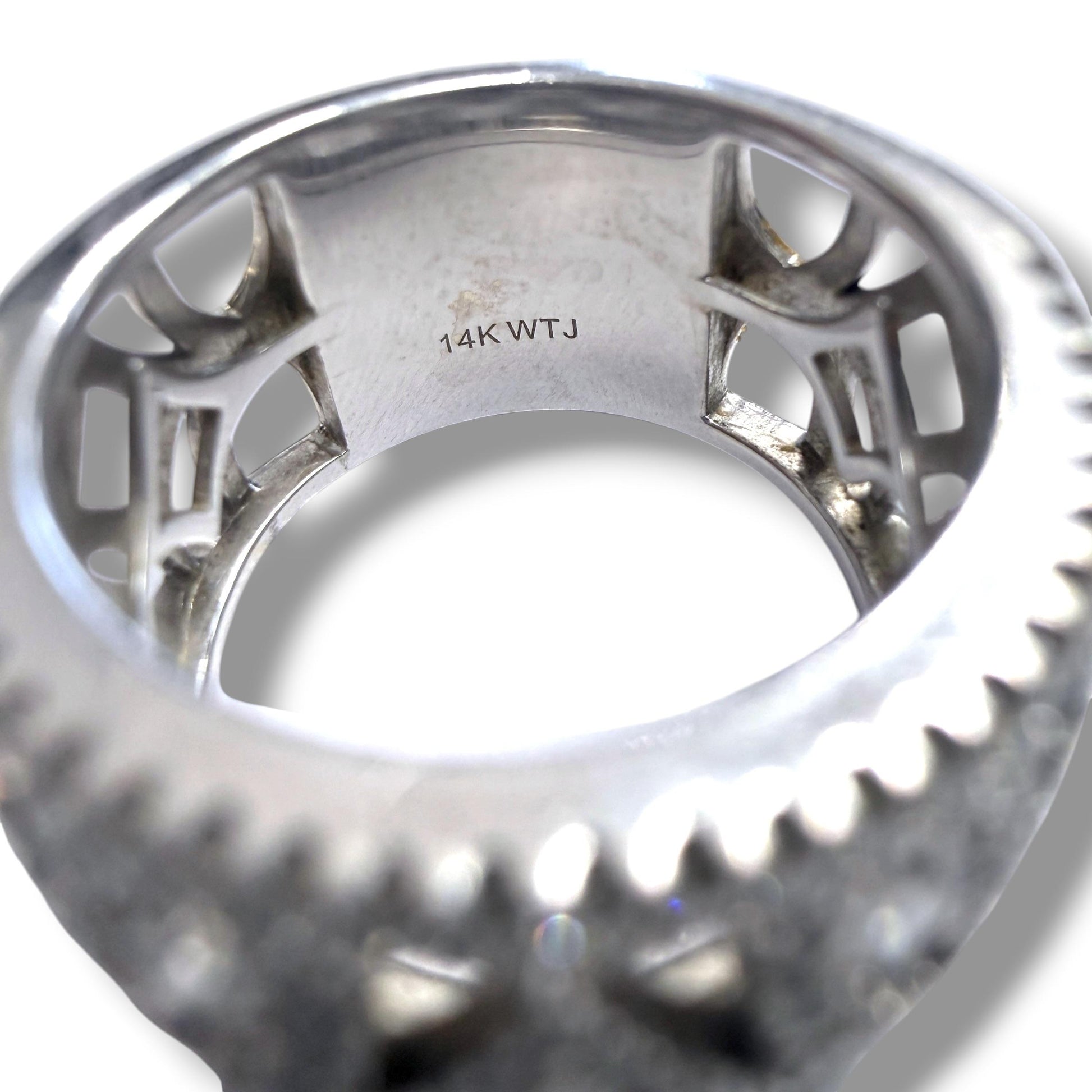 1.20cttw. White Diamond Wide Ring in 14k White Gold 7.5US 10.88g.