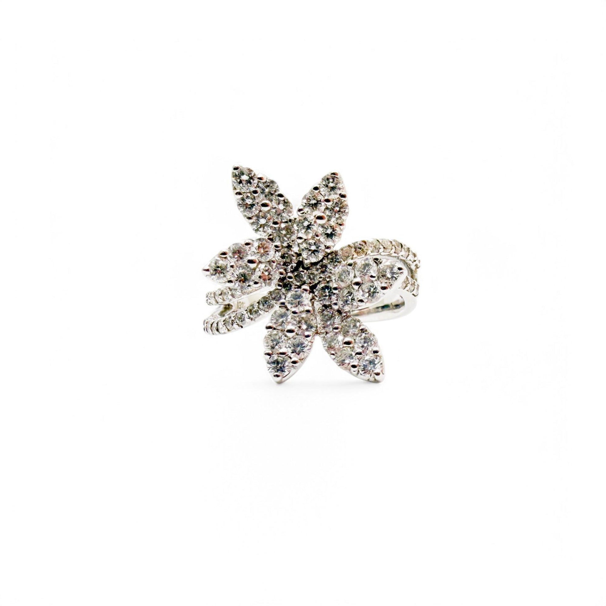 1.50 cttw. White Diamond Flower Ring in 18k White Gold 7US 5.70g.