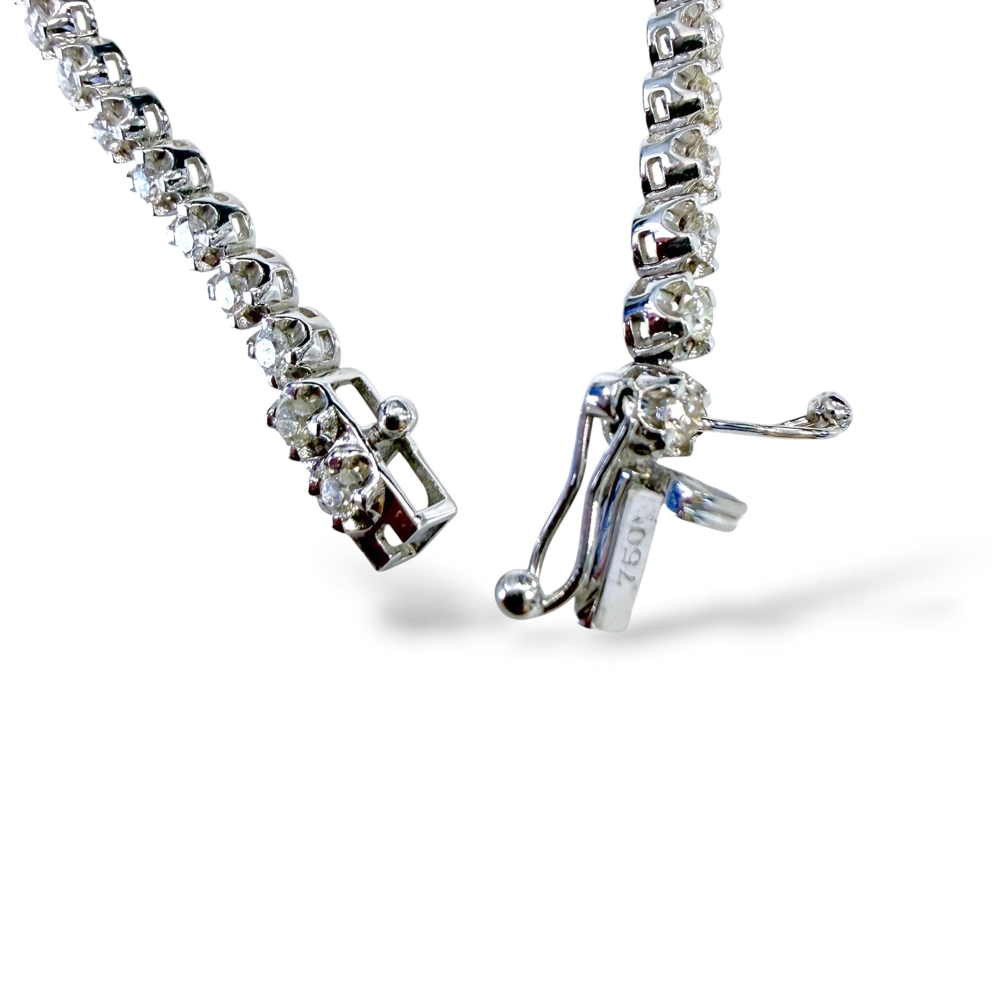 1.40cttw. White Diamond Tennis Bracelet in 14k White Gold  8.56g