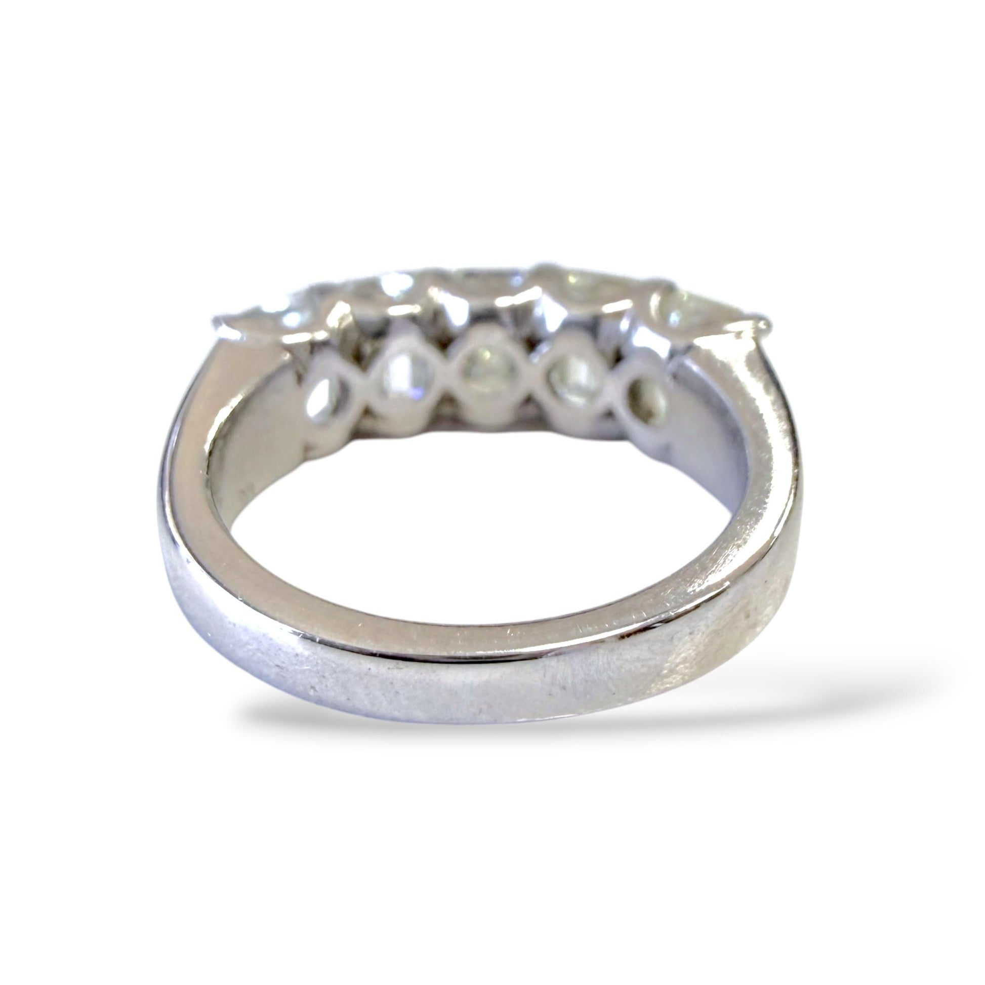 3cttw. Emerand Cut Natural Diamond Ring in 14k White Gold 3.95g. 4US