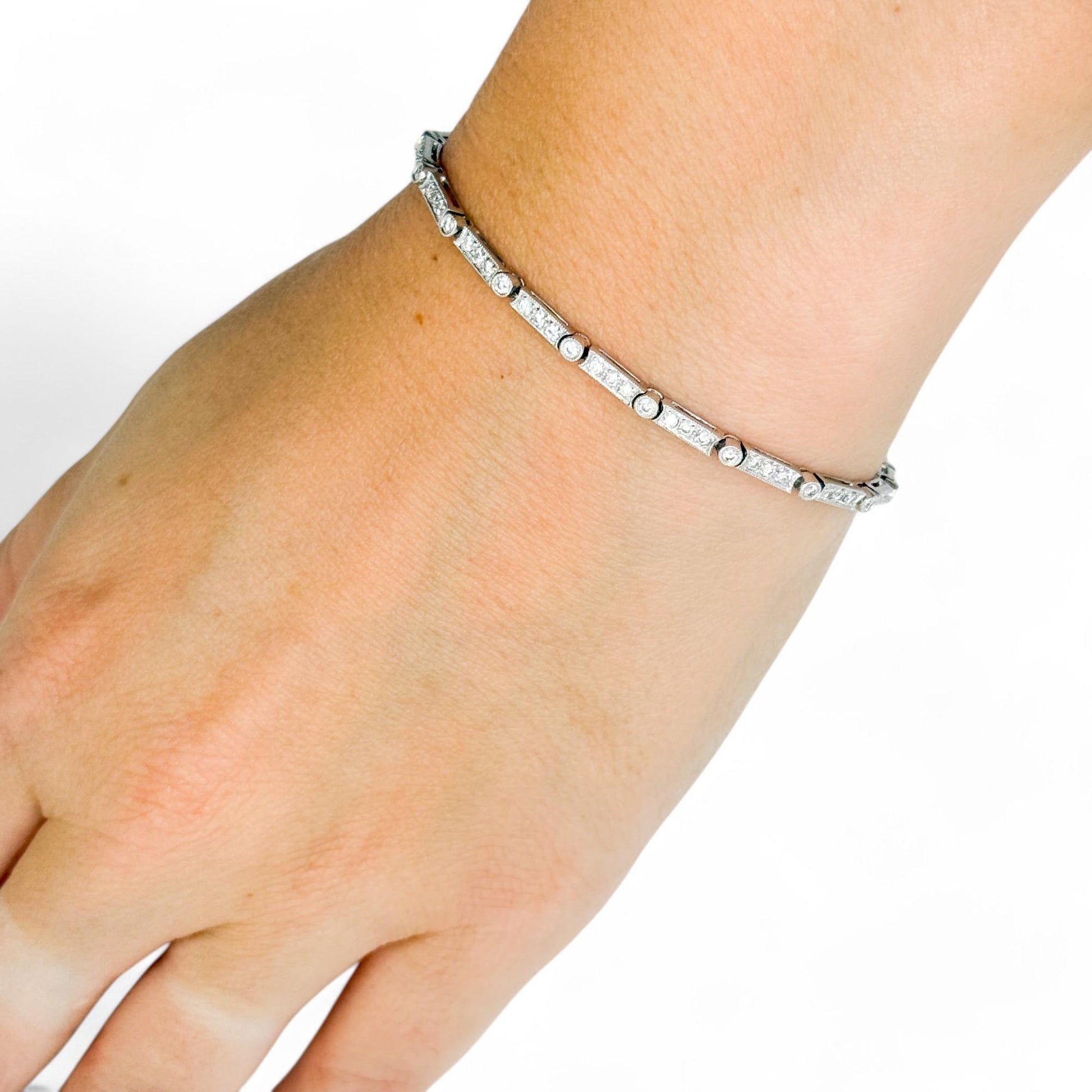 1.13 cttw. White Diamond Bracelet in 18k White Gold 8.0g