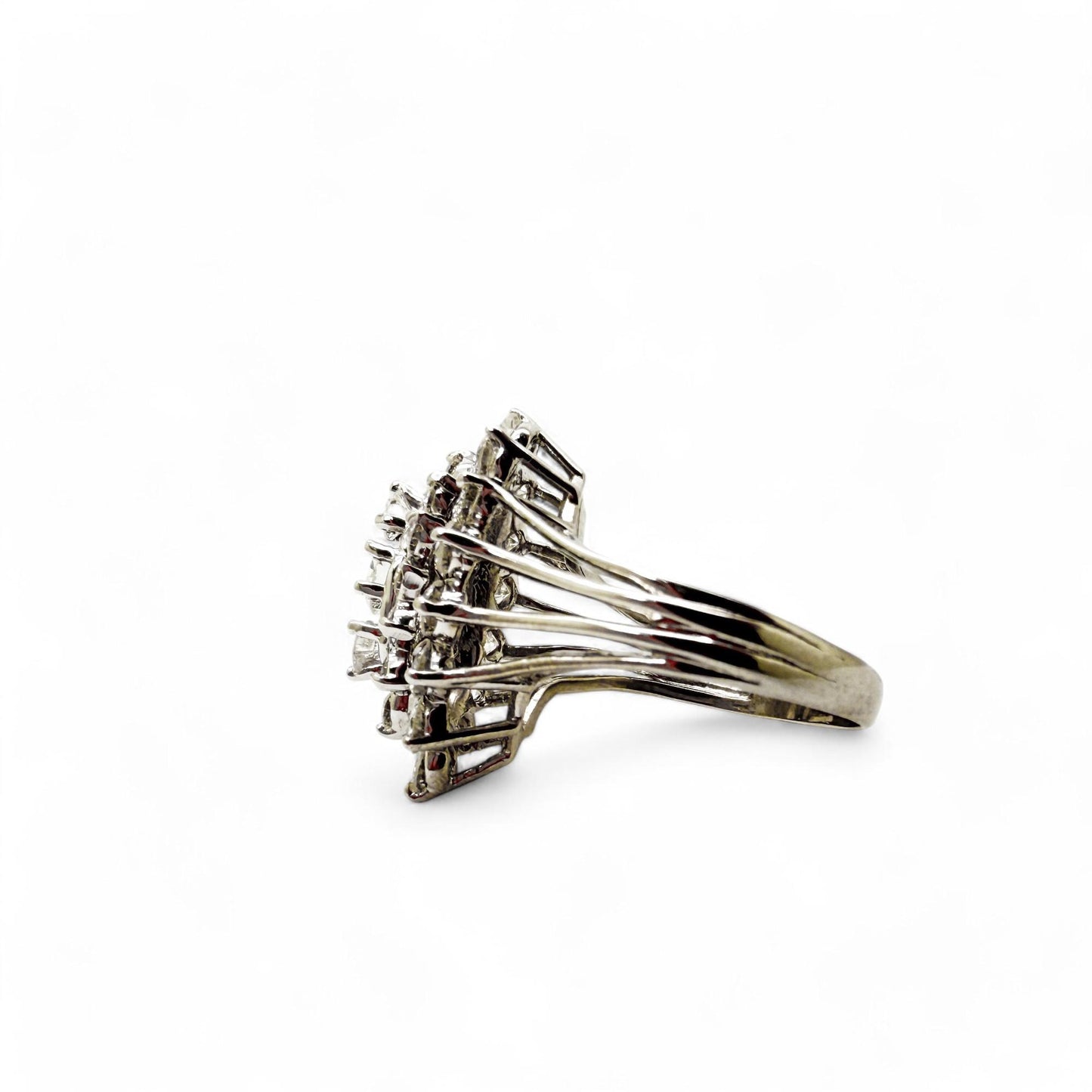 2.50 ctw White Diamond Cluster Ring in 14K White Gold 8US 8.10 g