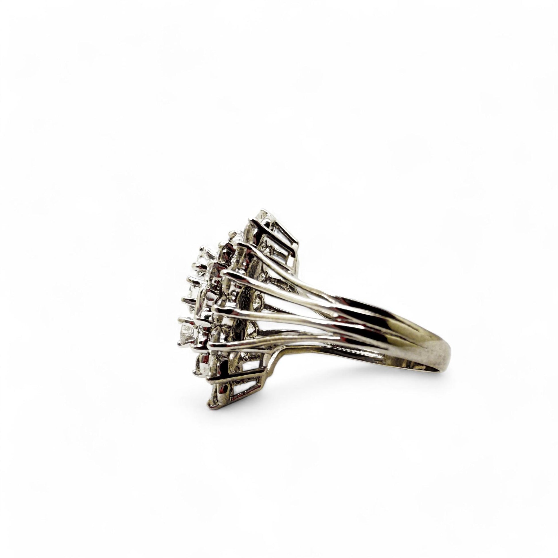 2.50 ctw White Diamond Cluster Ring in 14K White Gold 8US 8.10 g