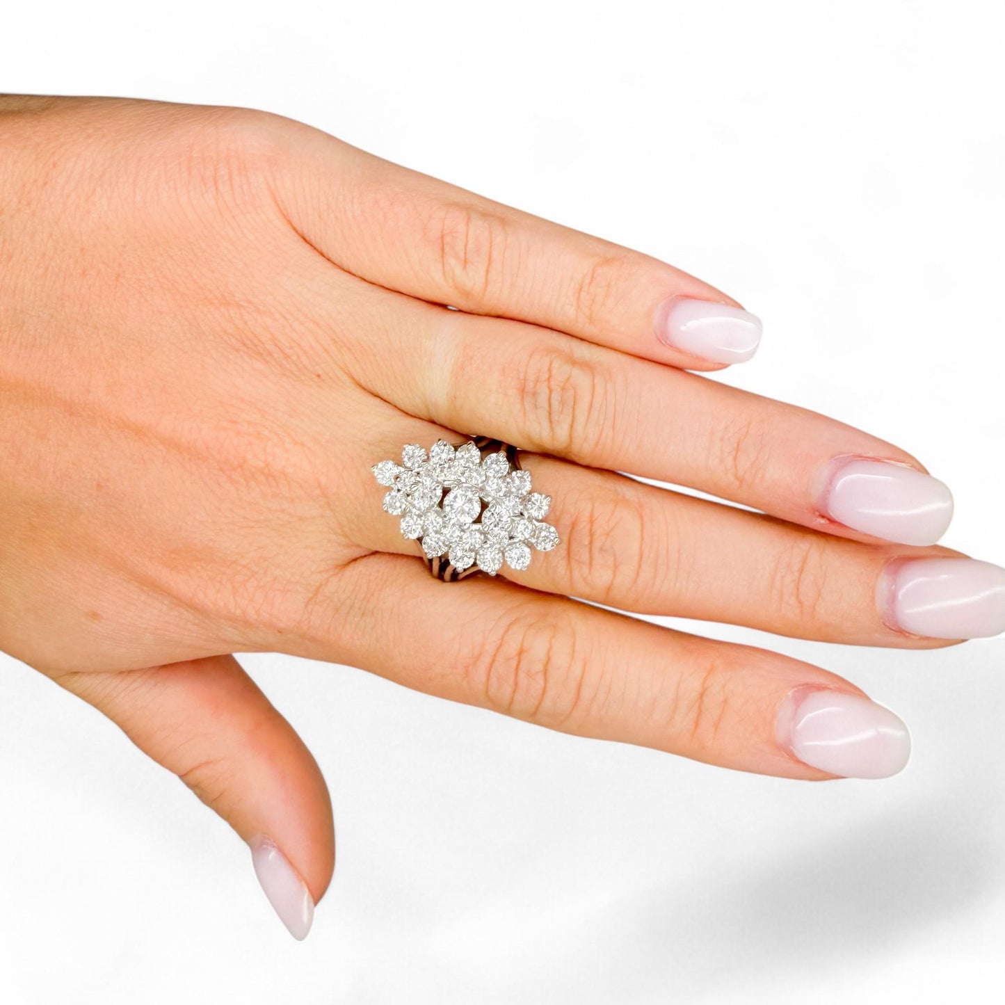 2.50 ctw White Diamond Cluster Ring in 14K White Gold 8US 8.10 g