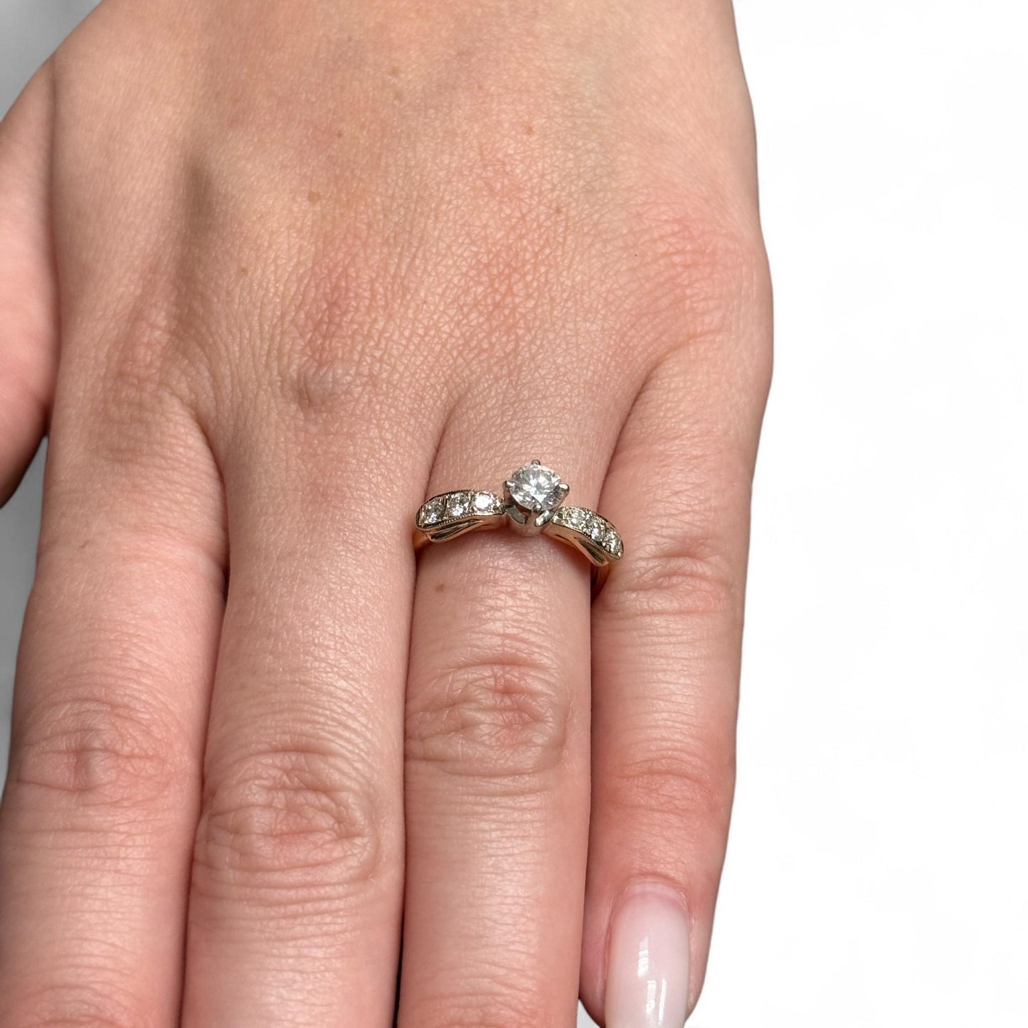 0.86cttw. White Diamond Ring in 14k Yellow Gold 6.5US 2.57g.