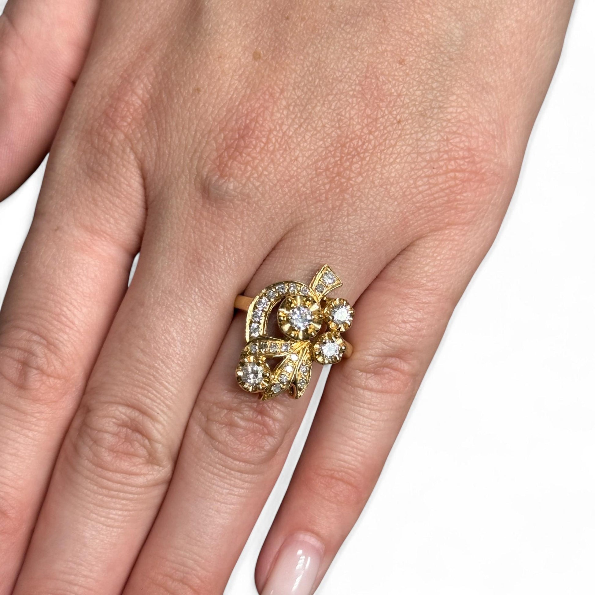 1.13 cttw. White Diamond Ring in 14k Yellow Gold 7US 5.68g.