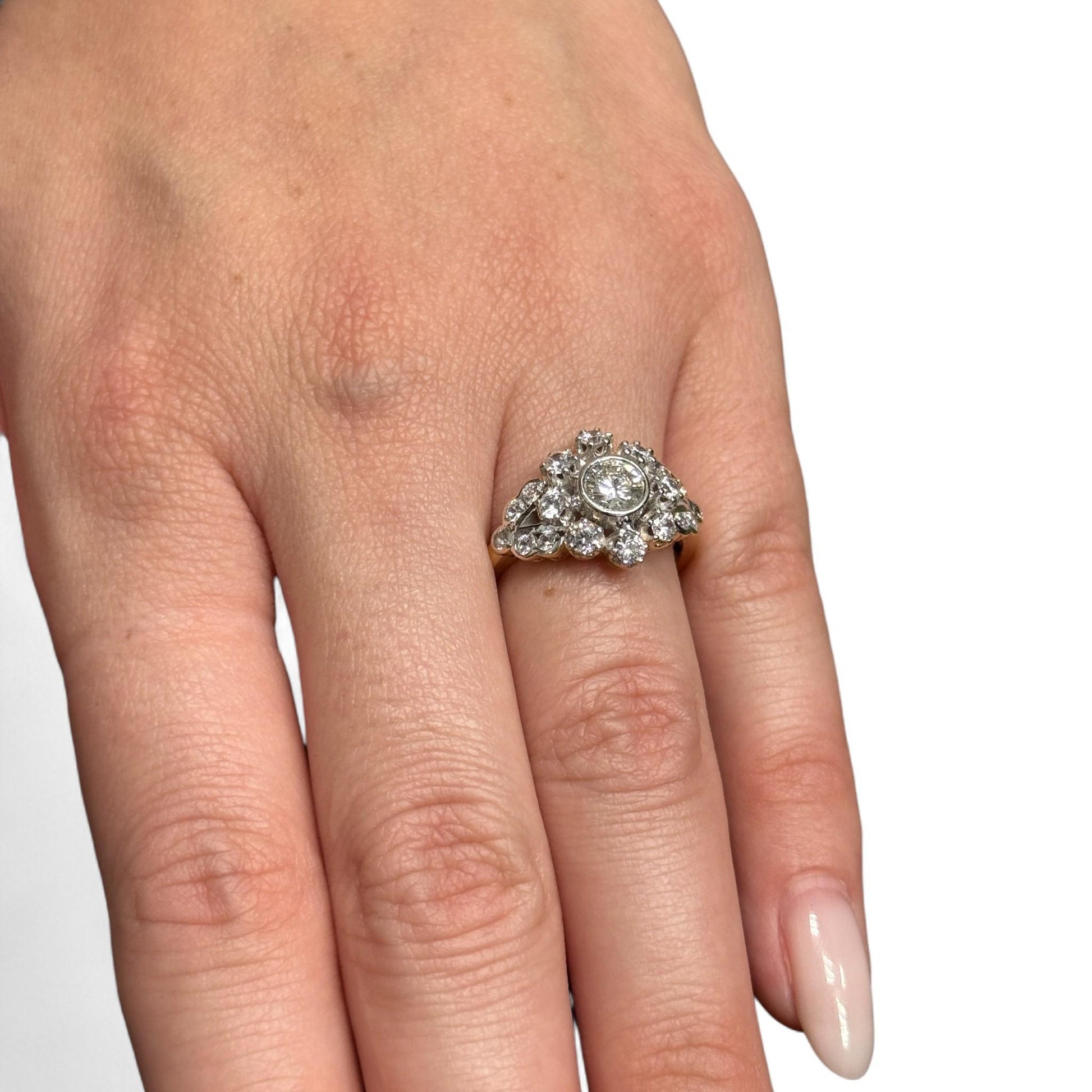 1.24cttw. White Diamond Ring in 14k Yellow Gold 6.75US 4.50g.