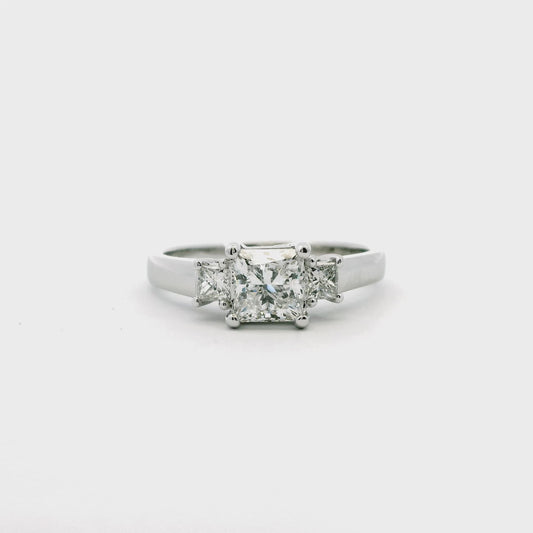 1.07 ct. Princess Cut White Diamond Platinum Ring 7.75US 6.13g.