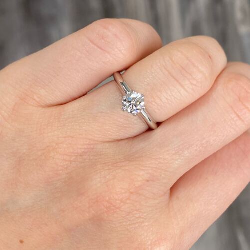 Tiffany & Co  0.70ct Round Diamond Solitare Engagment Ring in Platinum