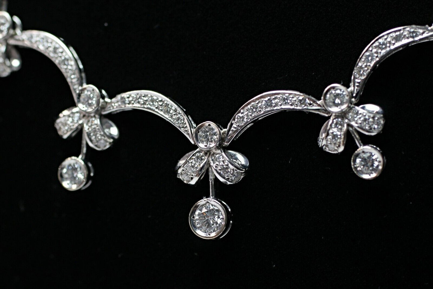 18k White Gold Scalloped Collar Diamond Necklace 3.00ctw 16"