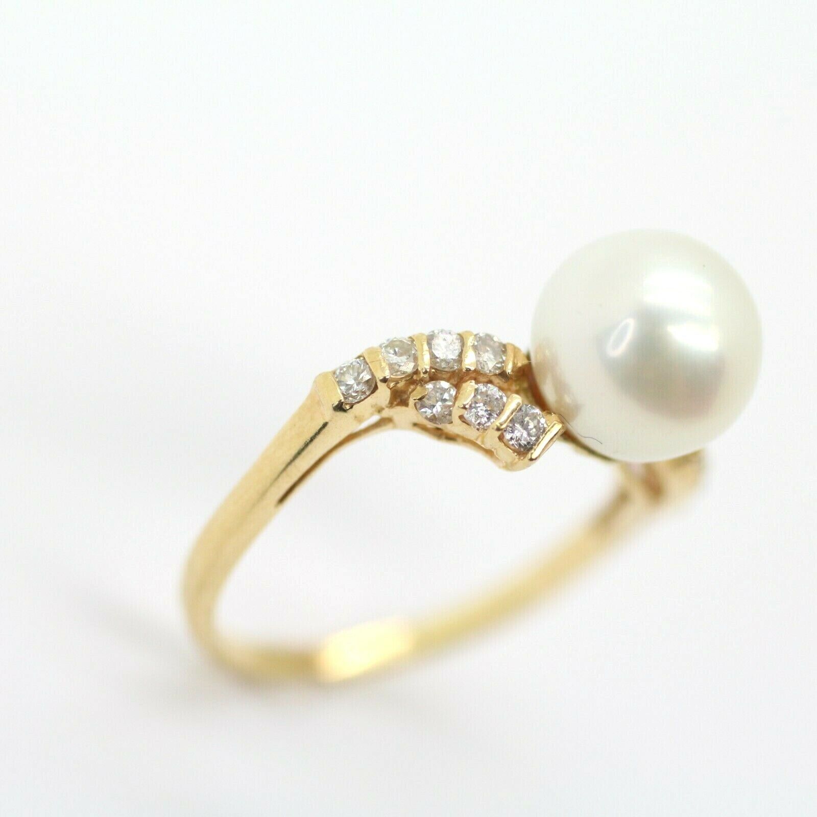 Pearl and Diamonds Engagement Ring in 14k Yellow Gold 7us