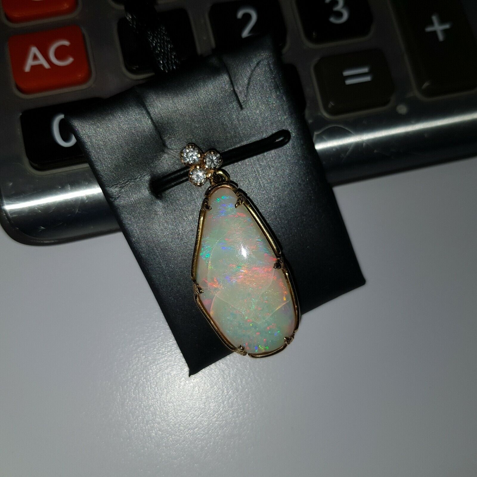 VINTAGE WHITE OPAL PENDANT IN 14K YELLOW GOLD WITH 0.30ctw DIAMONDS