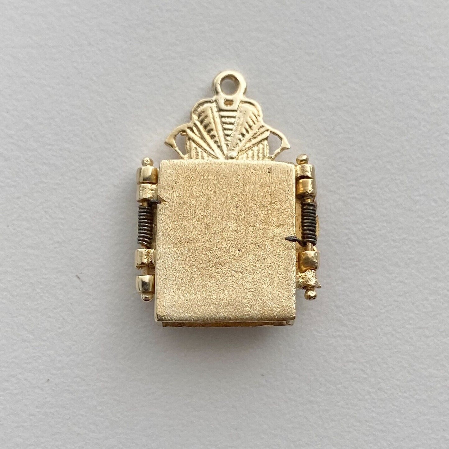 14k Yellow Gold Torah Ark Pendant With  David's Star Locket Jewish