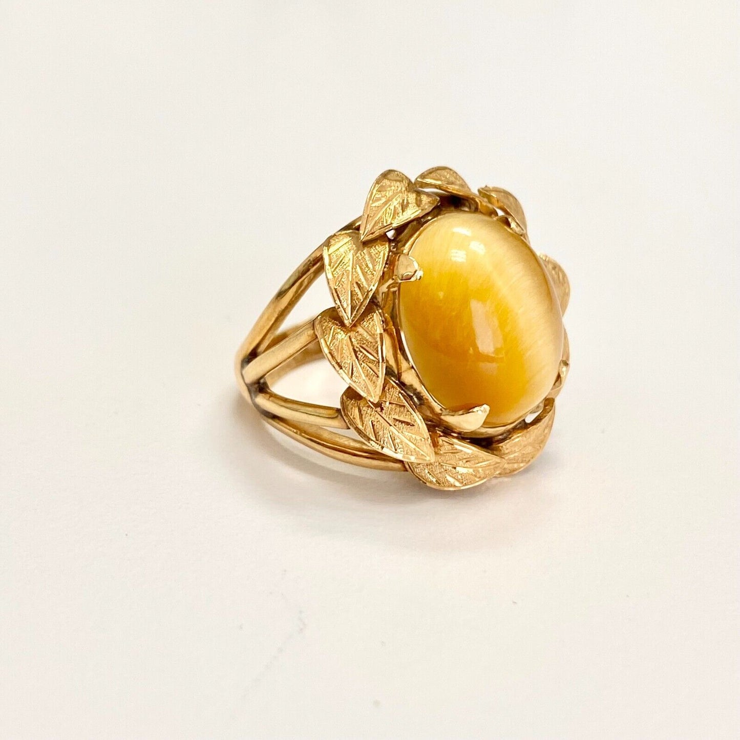 18k Yellow Gold Oval Tiger's Eye Ring