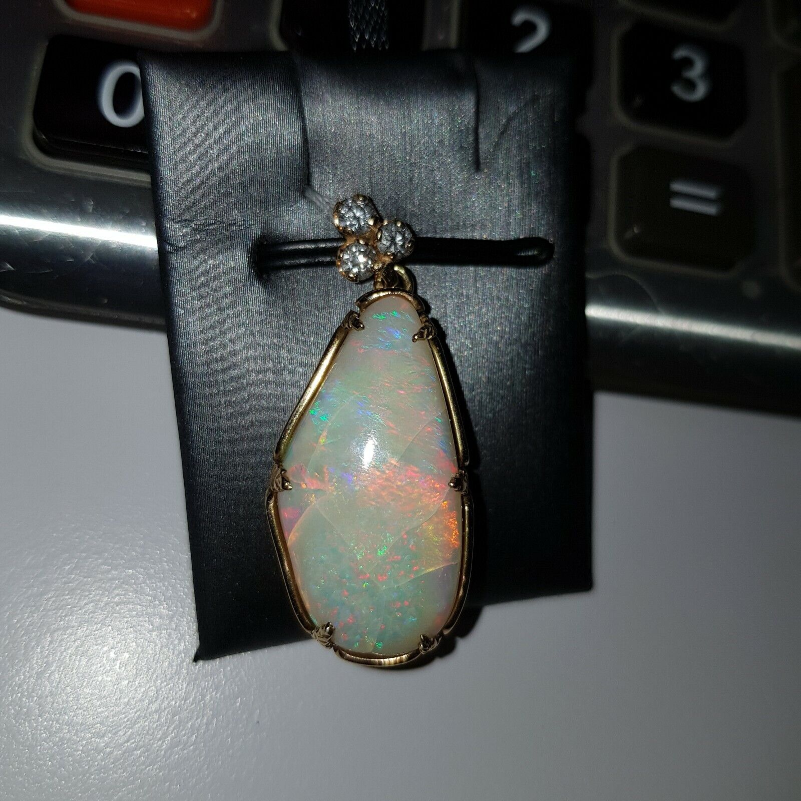 VINTAGE WHITE OPAL PENDANT IN 14K YELLOW GOLD WITH 0.30ctw DIAMONDS