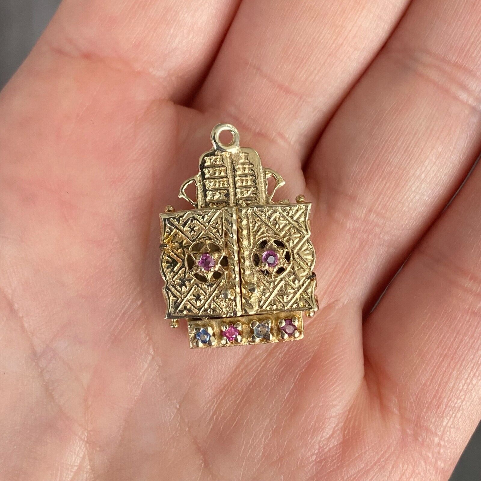 14k Yellow Gold Torah Ark Pendant With  David's Star Locket Jewish